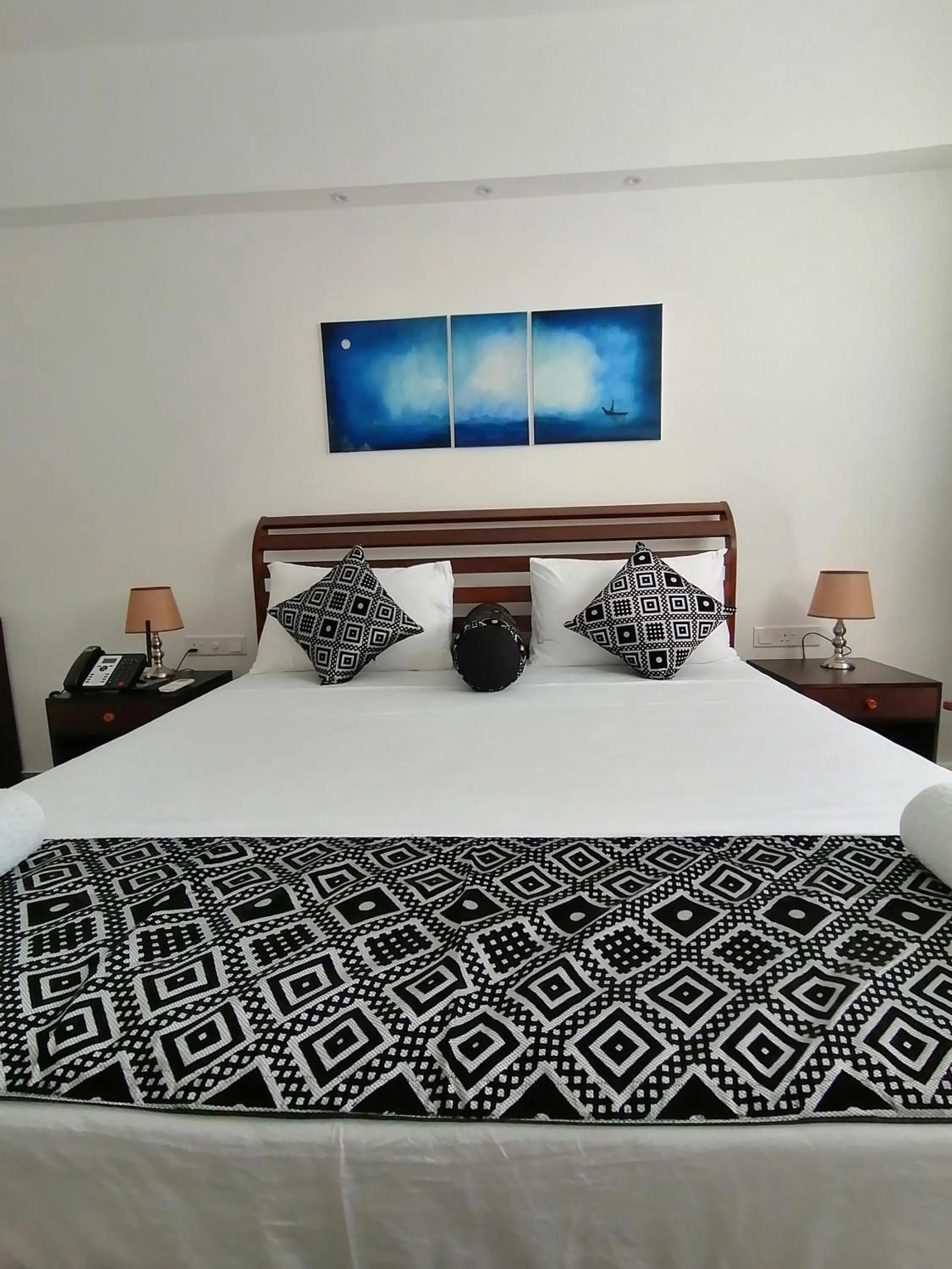 Bed in ARA Beach Resort Mirissa