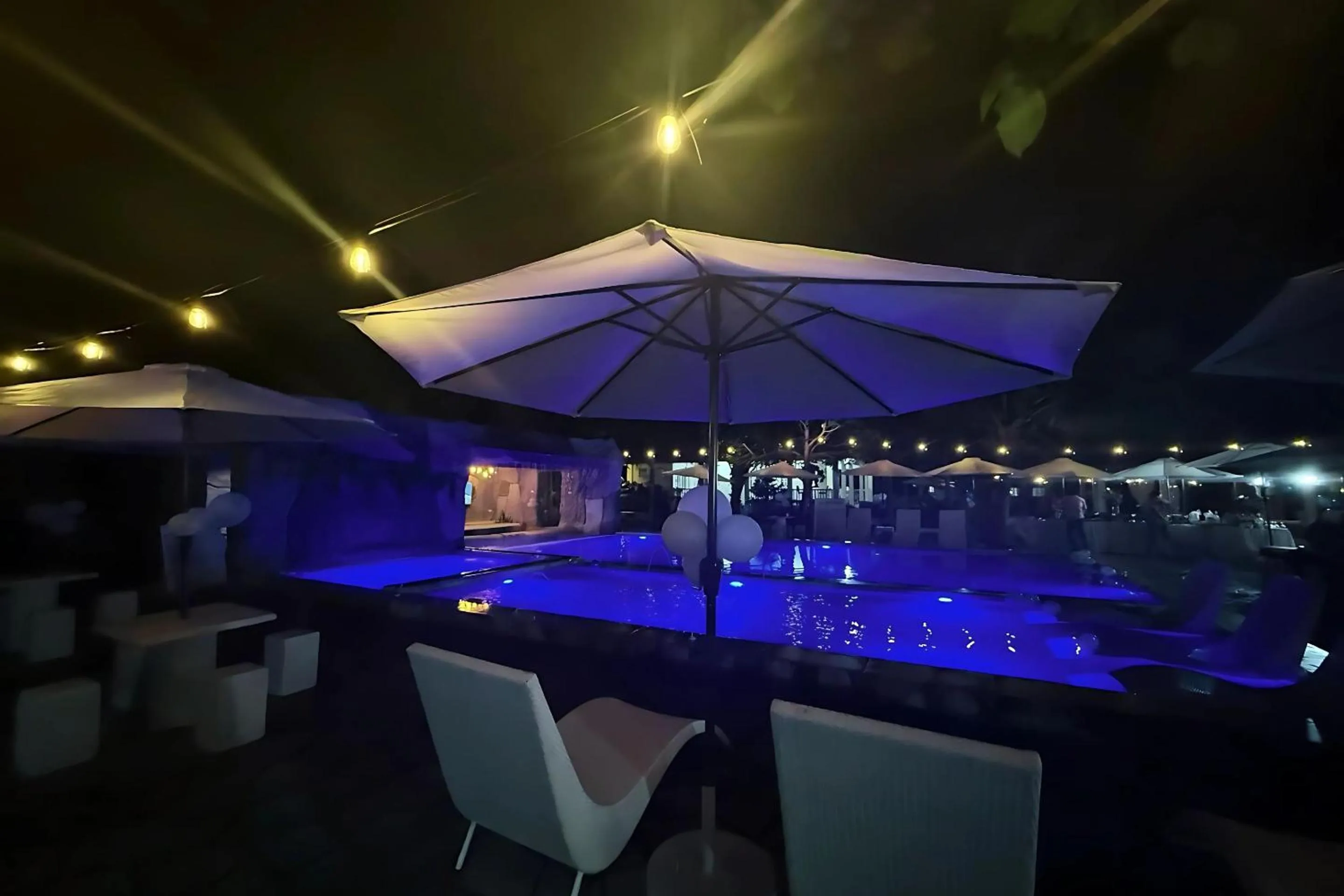 Swimming pool in Kehalani Beach Resort by Cocotel