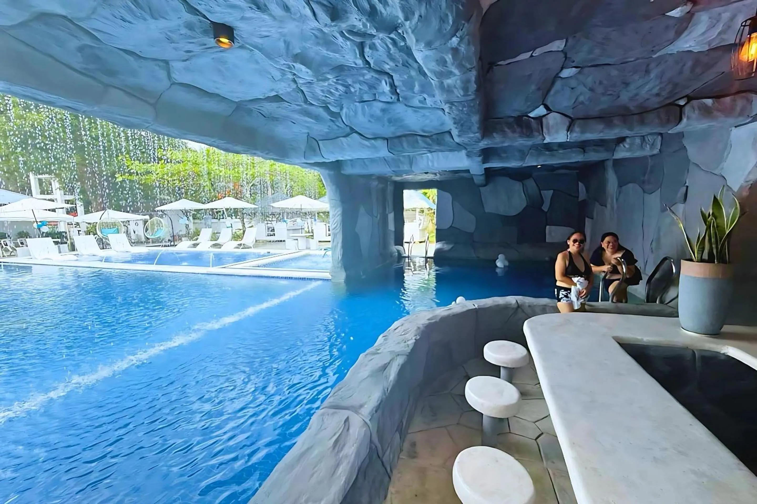 Swimming pool in Kehalani Beach Resort by Cocotel