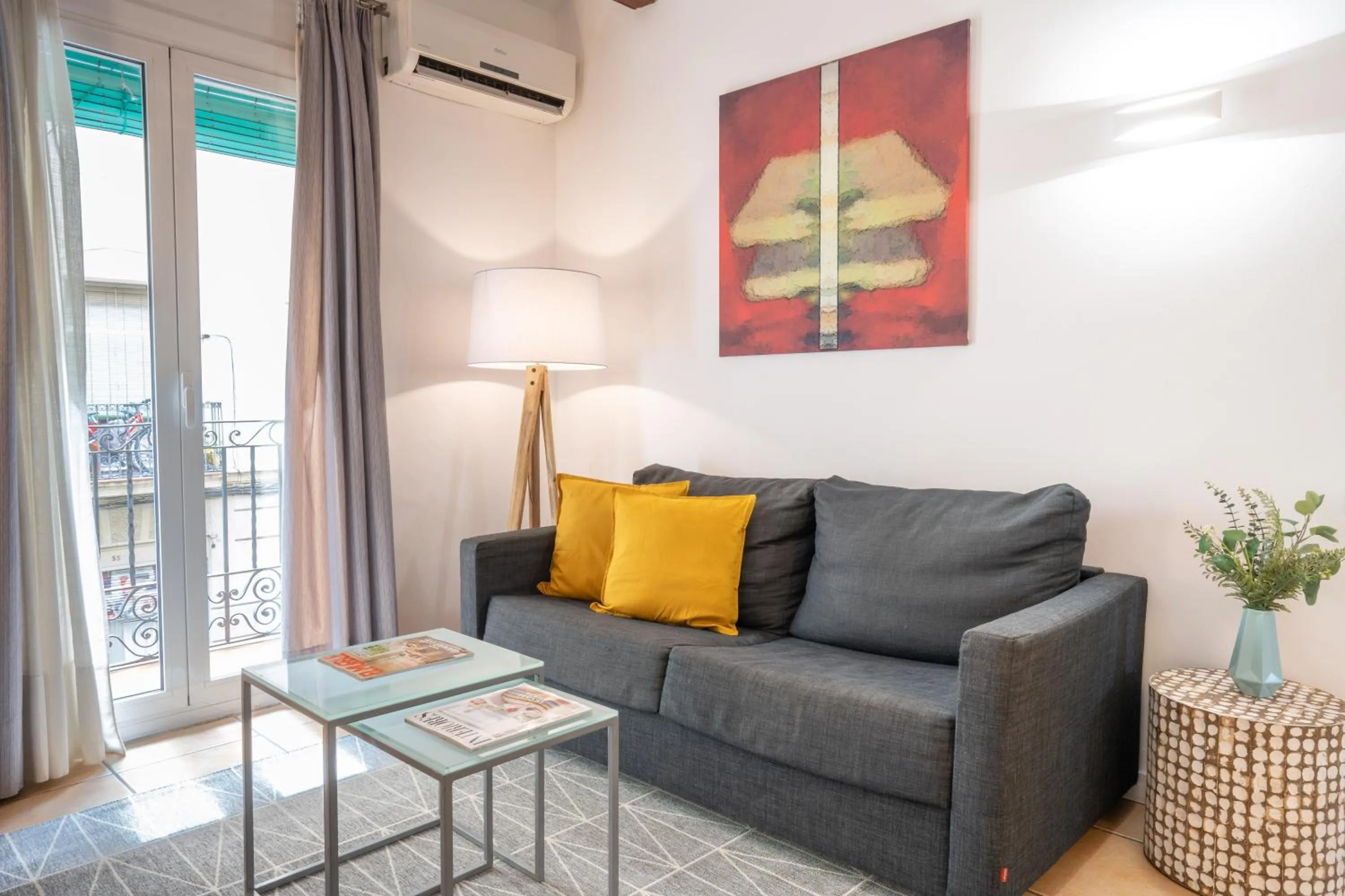 Living room in Feelathome Center Apartments