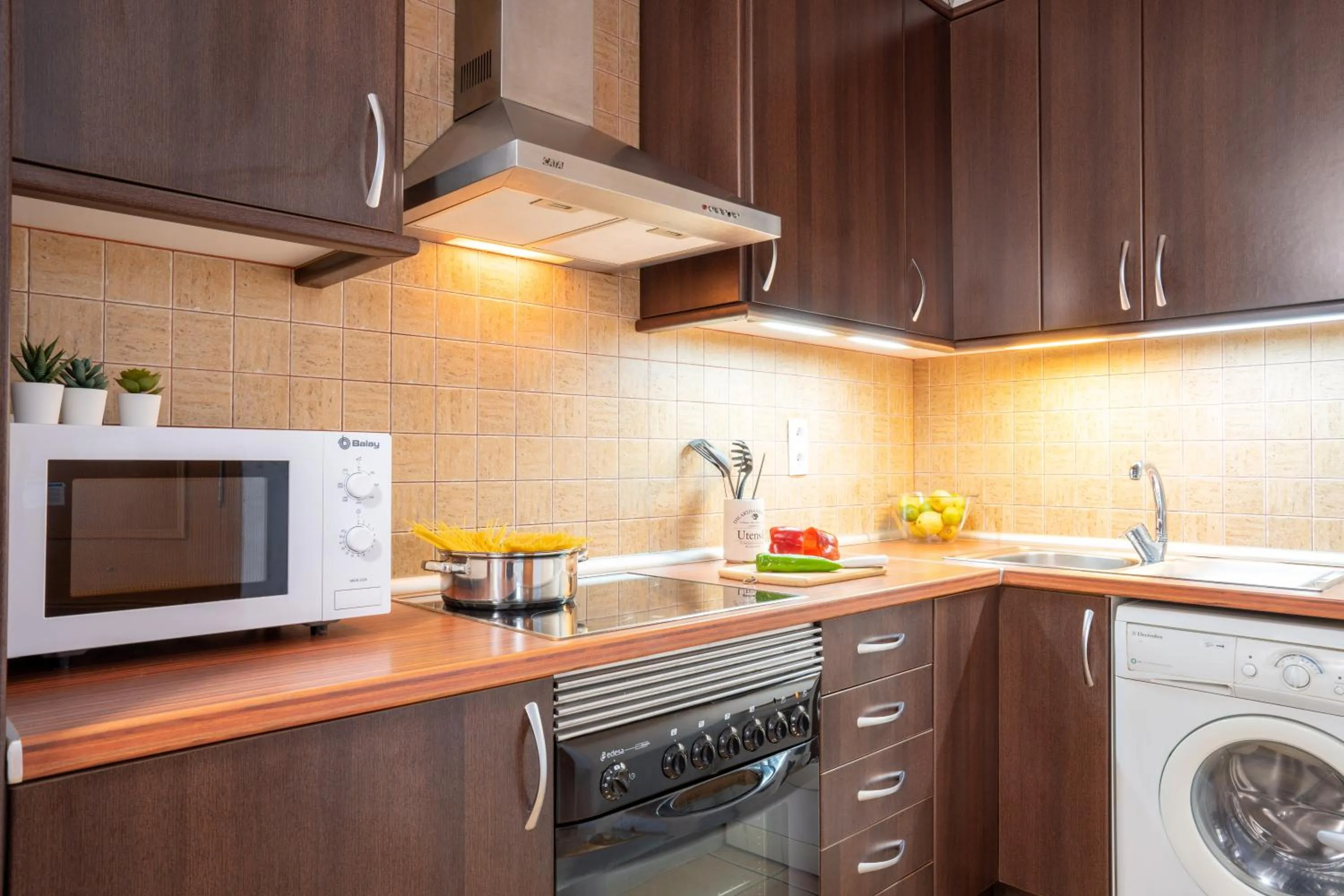 Kitchen or kitchenette in Feelathome Center Apartments