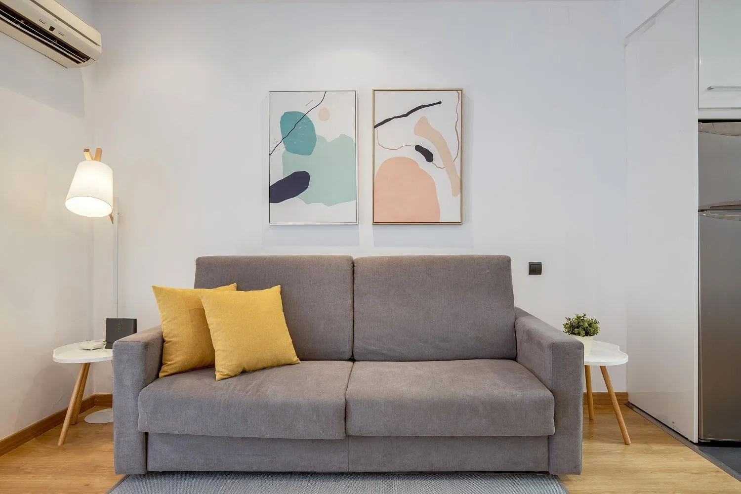 Living room in Feelathome Center Apartments