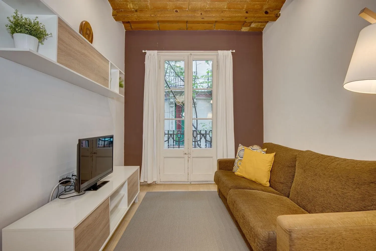 TV and multimedia in Feelathome Center Apartments