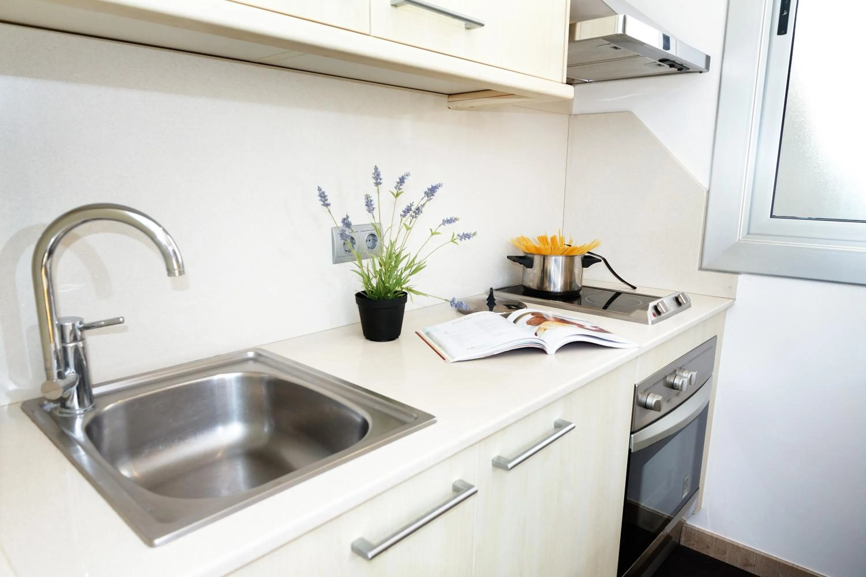Kitchen or kitchenette in Feelathome Center Apartments