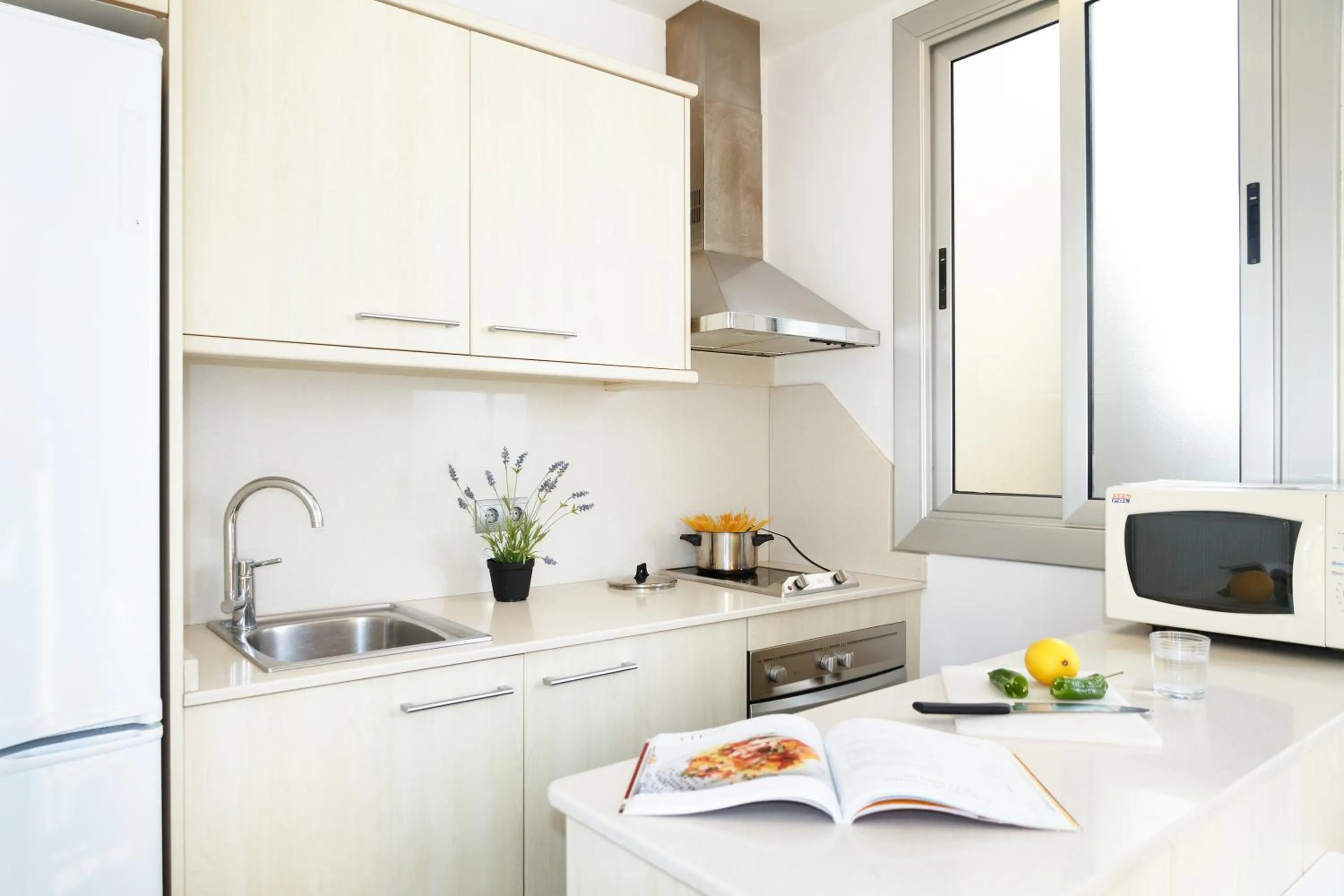 Kitchen or kitchenette in Feelathome Center Apartments