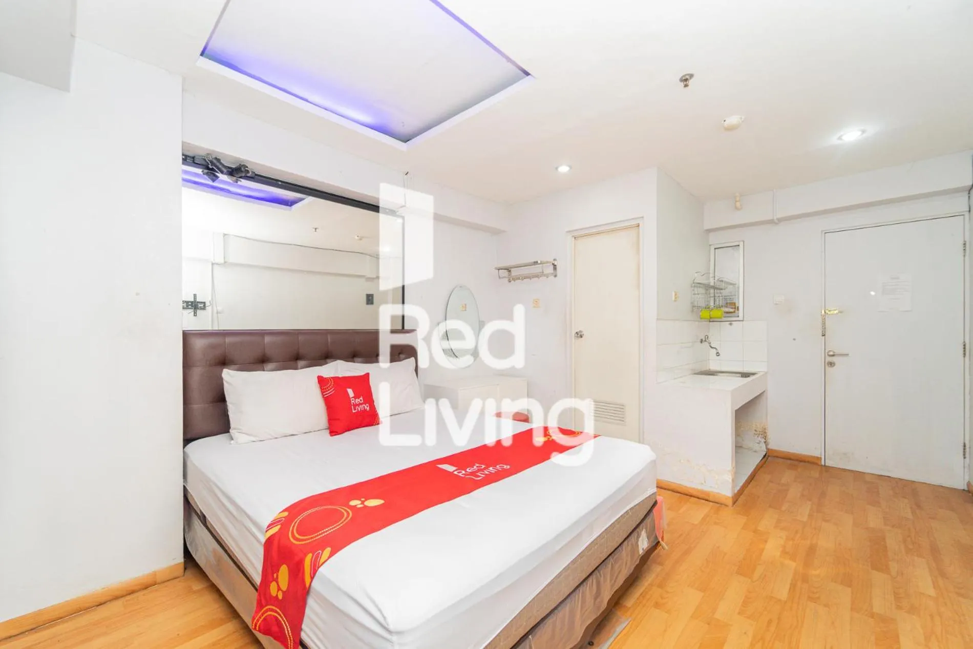 Bedroom, Bed in Apartemen Sentra Timur Residence - D Royal Property Tower Kuning