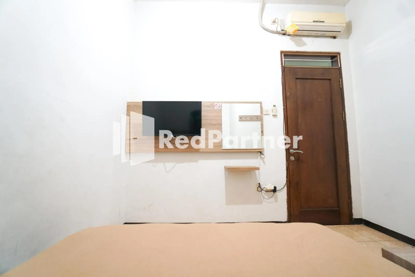 Bedroom, Bed in Bright Residence near ITC Mangga Dua Mitra RedDoorz