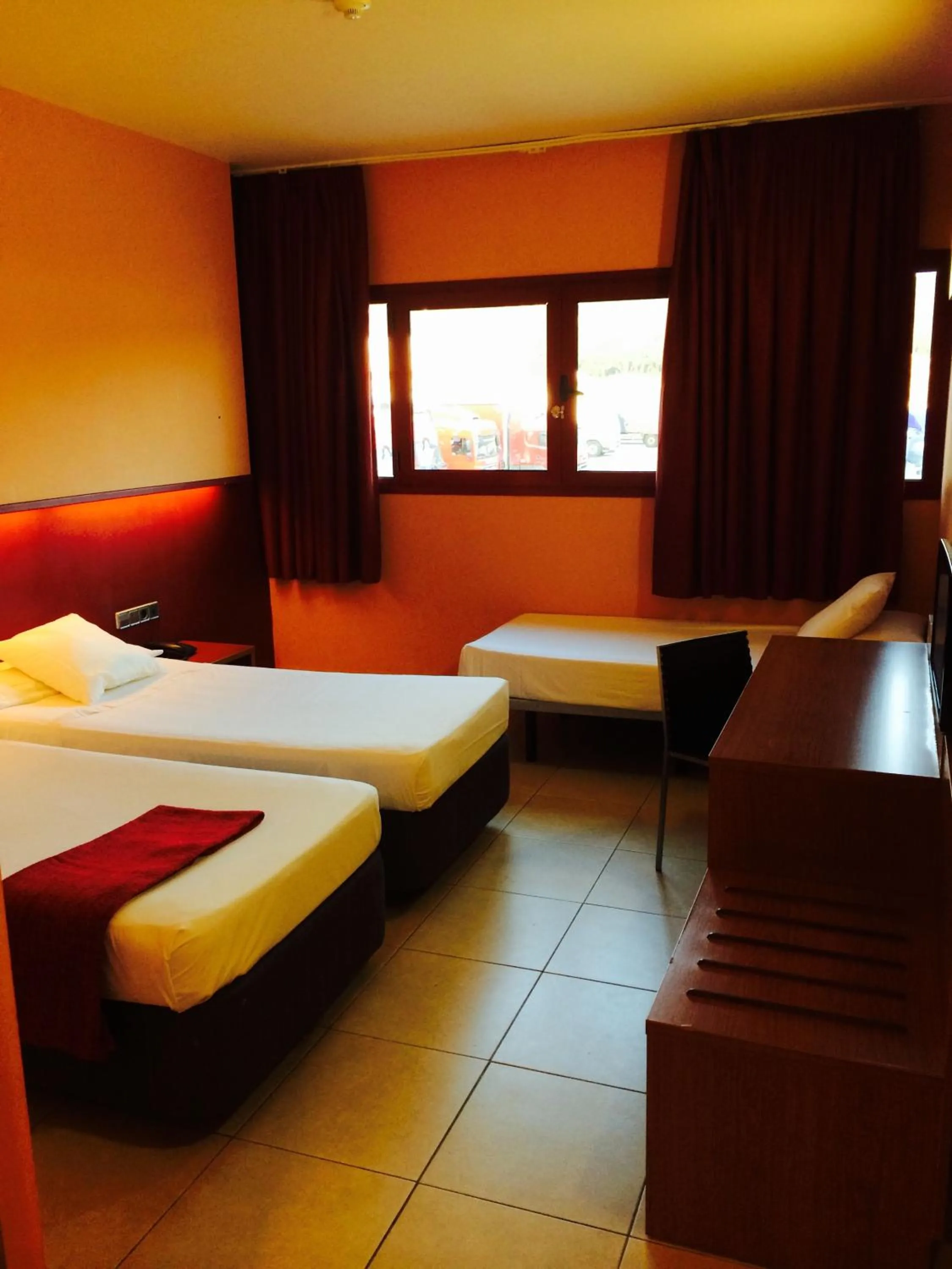 Day, Bed in Hotel Jonquera