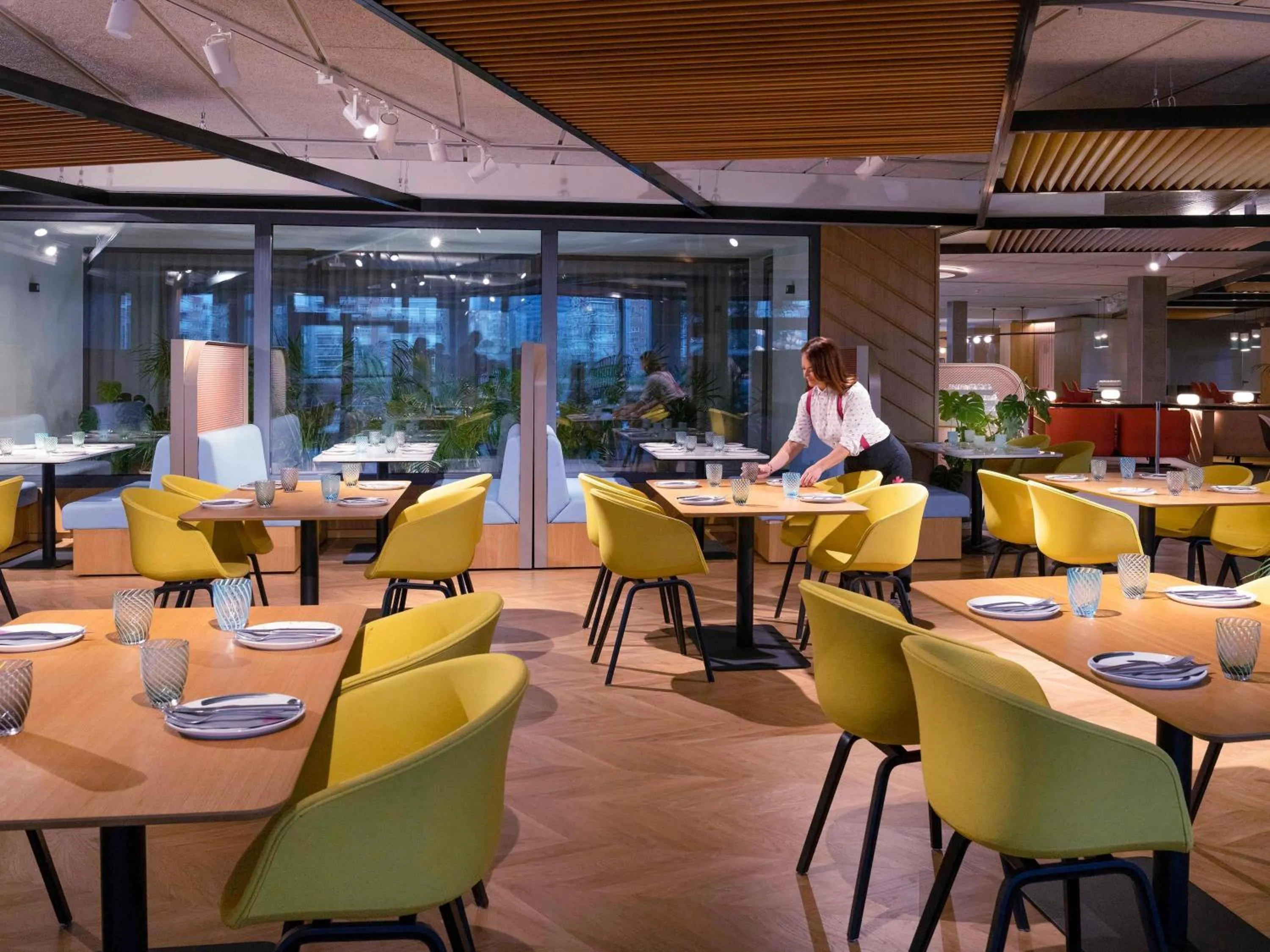 Restaurant/places to eat in Novotel Madrid City Las Ventas