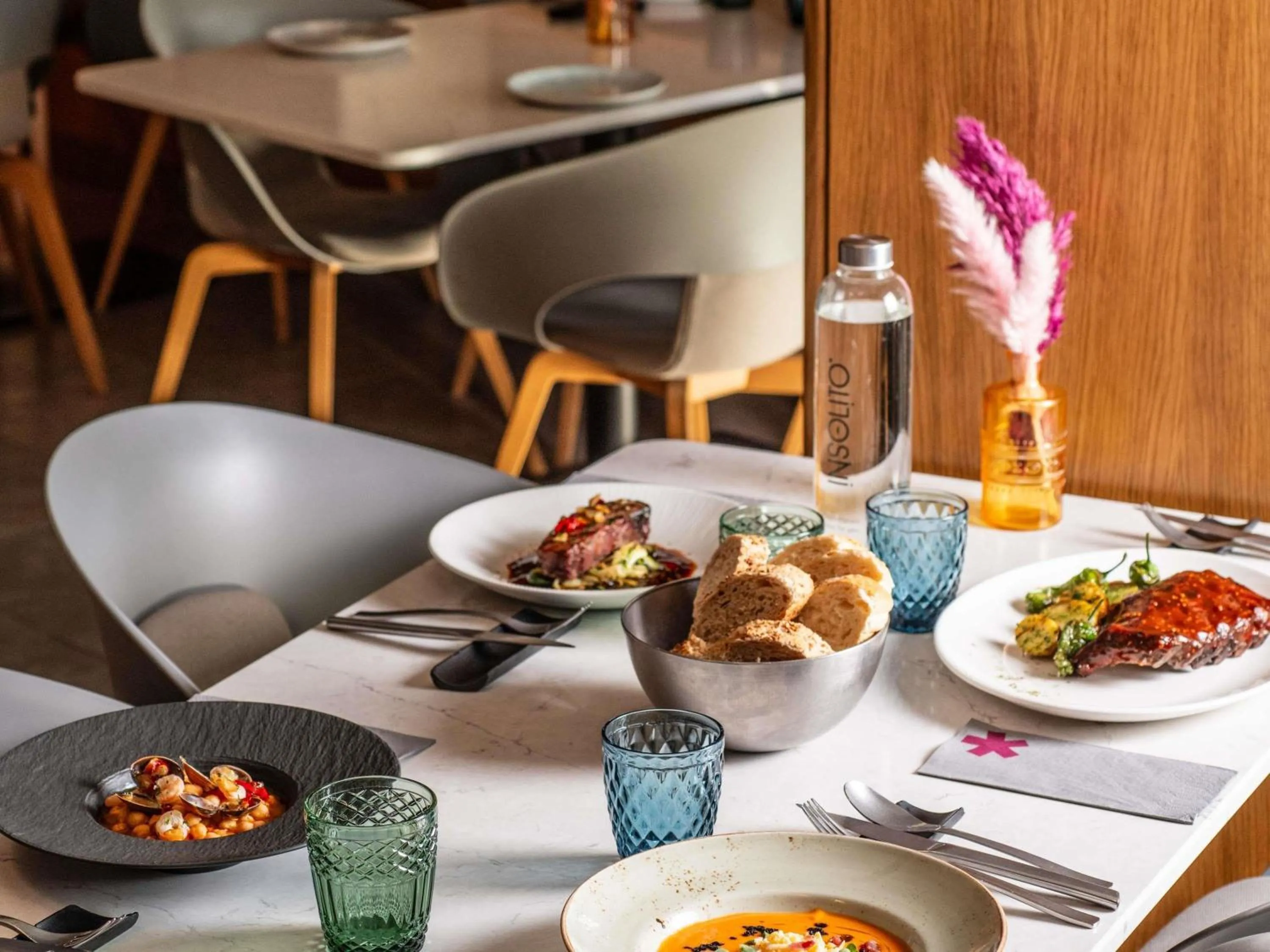 Restaurant/places to eat in Novotel Madrid City Las Ventas