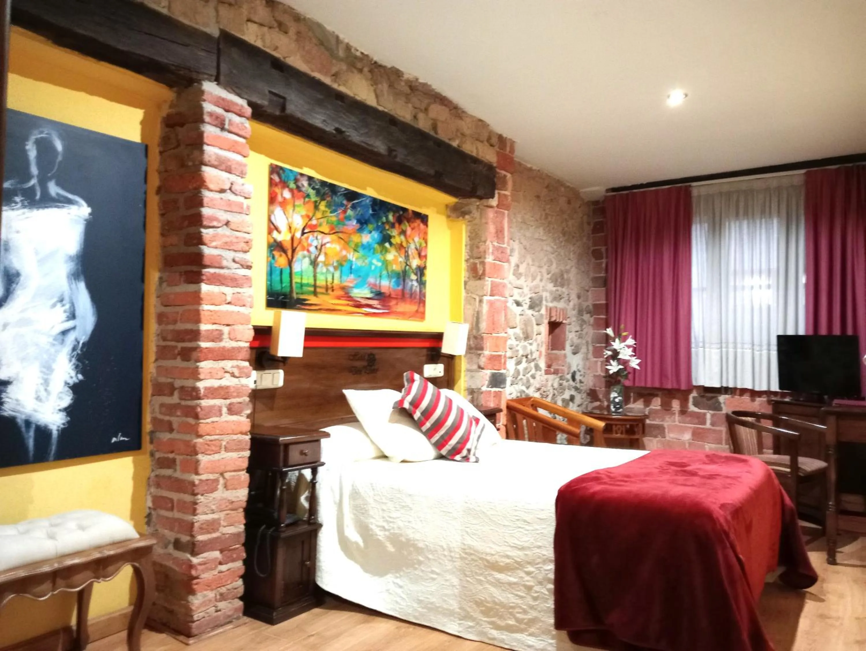 Photo of the whole room, Bed in Don Pedro