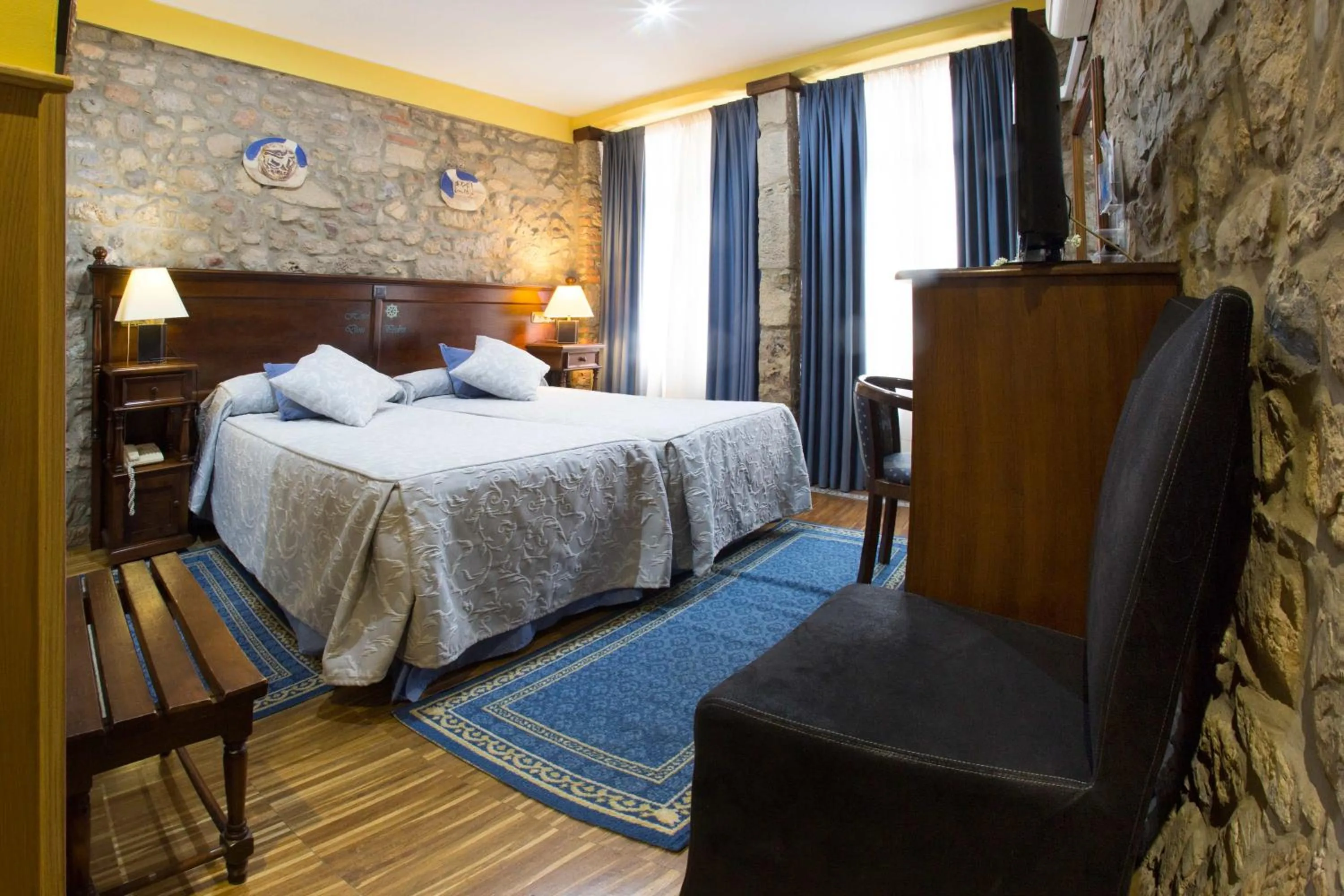 Photo of the whole room, Bed in Don Pedro