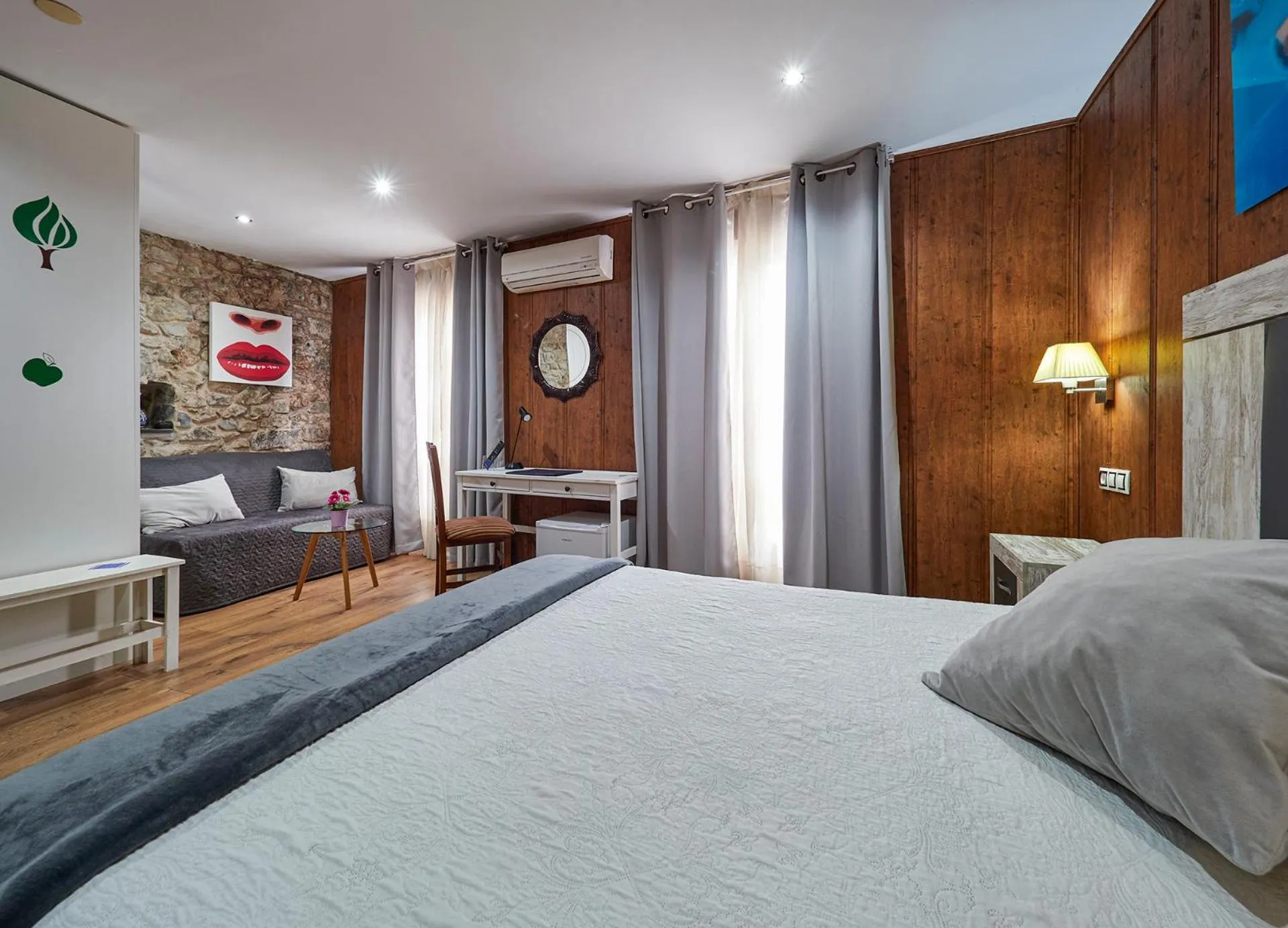 Photo of the whole room, Bed in Don Pedro