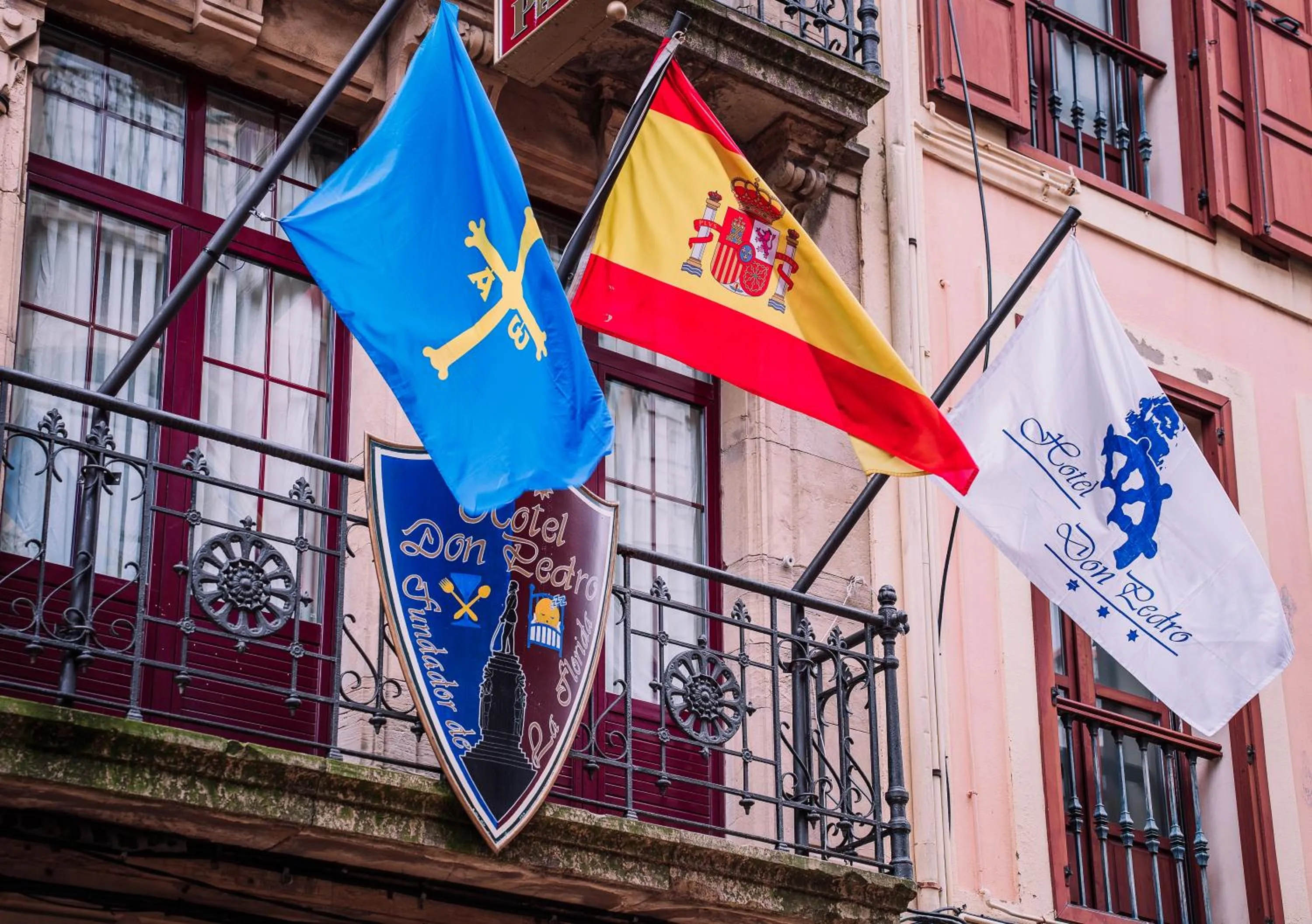 Facade/entrance in Don Pedro