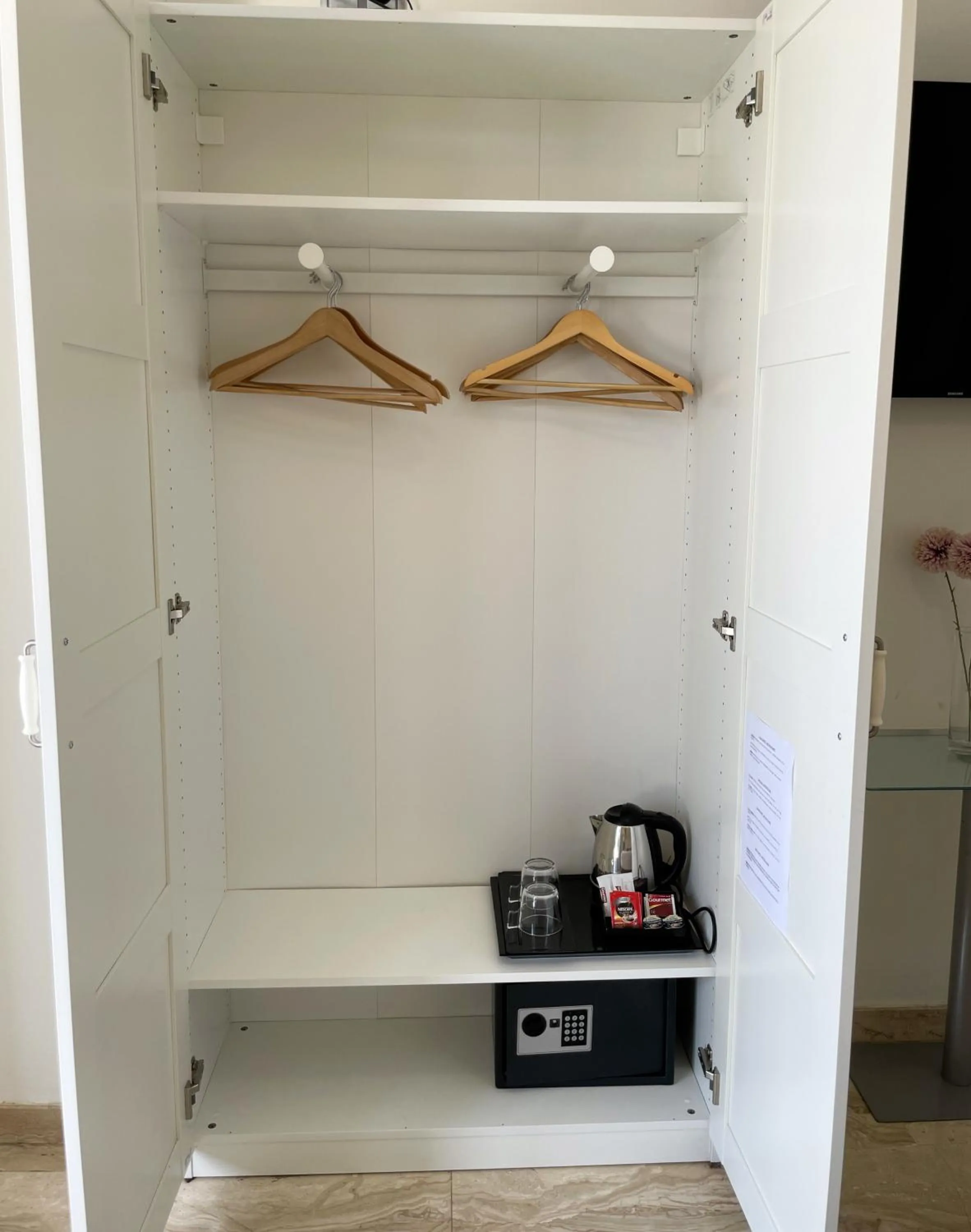 wardrobe in Hotel Turissa