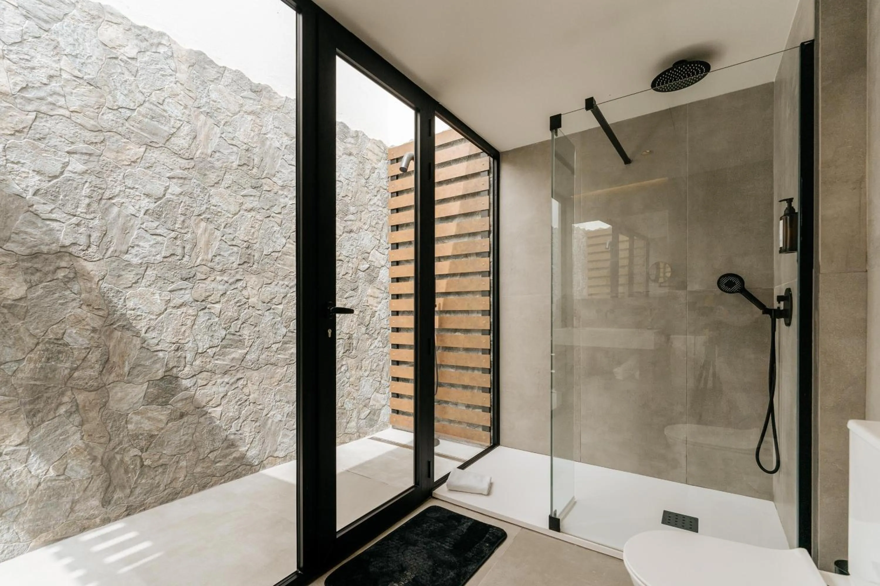 Shower in R2 HIGOS BEACH