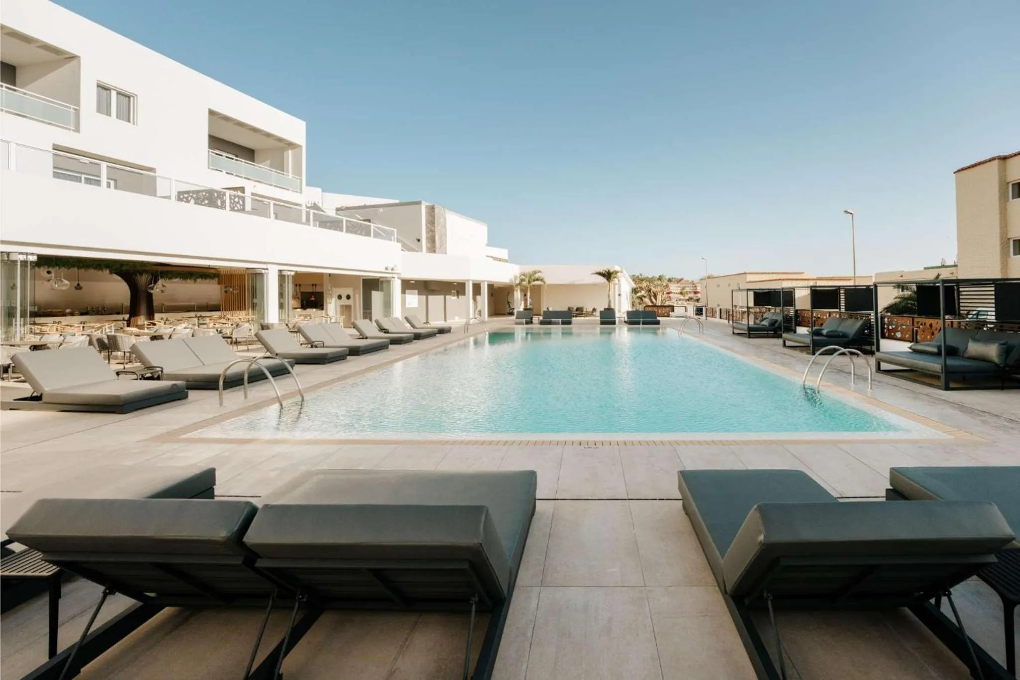 Swimming pool in R2 HIGOS BEACH