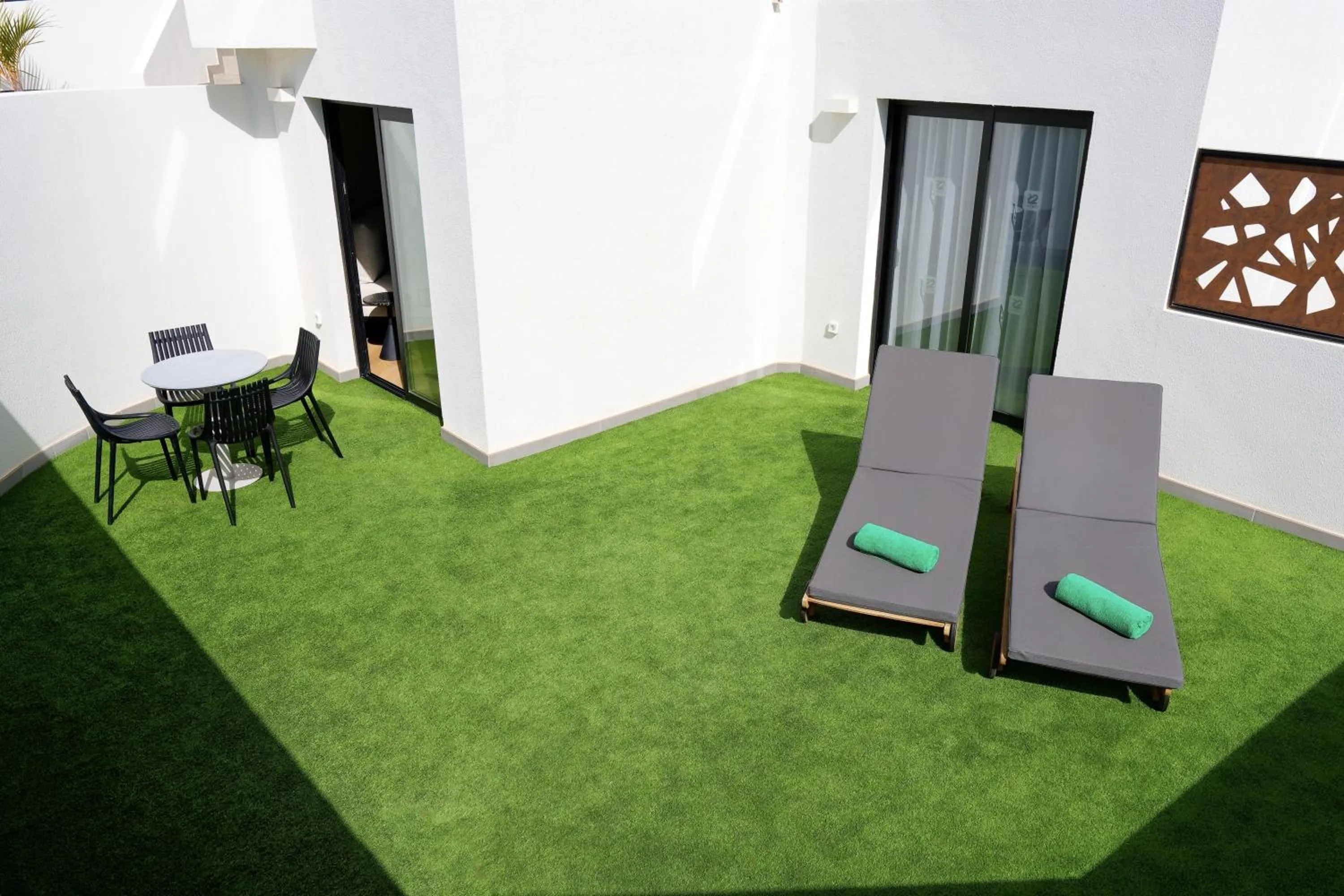 Photo of the whole room in R2 HIGOS BEACH