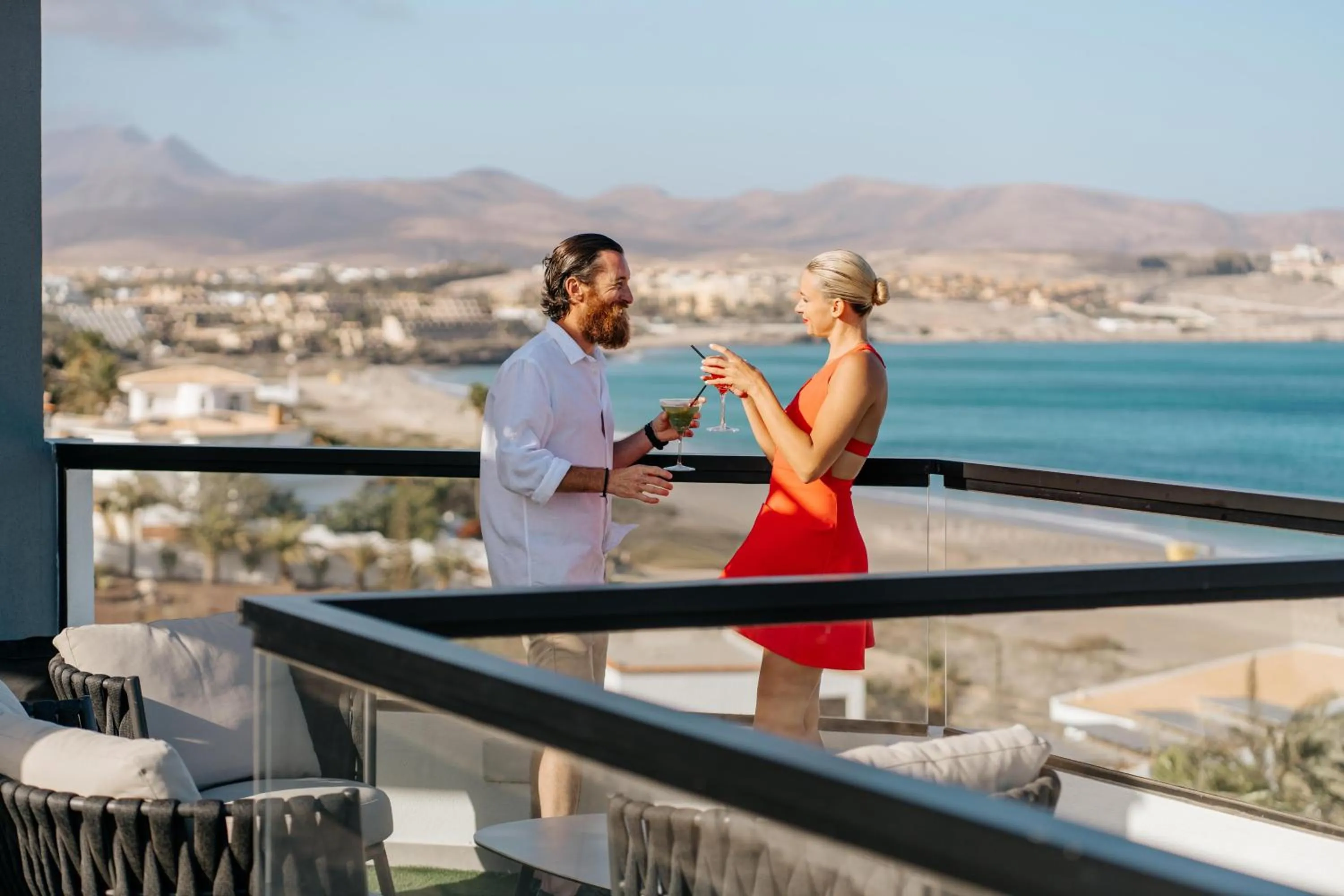 Lounge or bar in R2 HIGOS BEACH