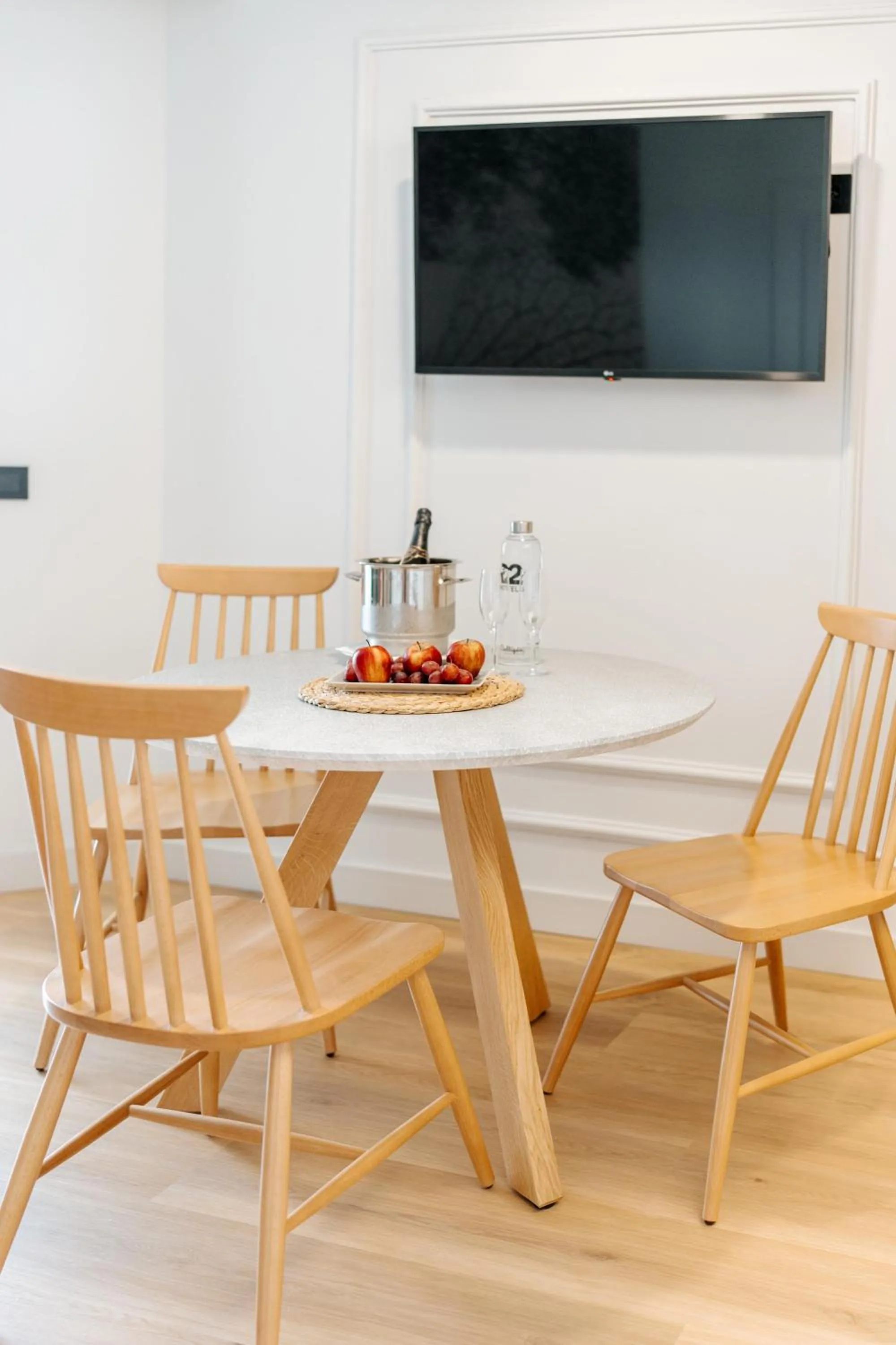 Photo of the whole room in R2 HIGOS BEACH