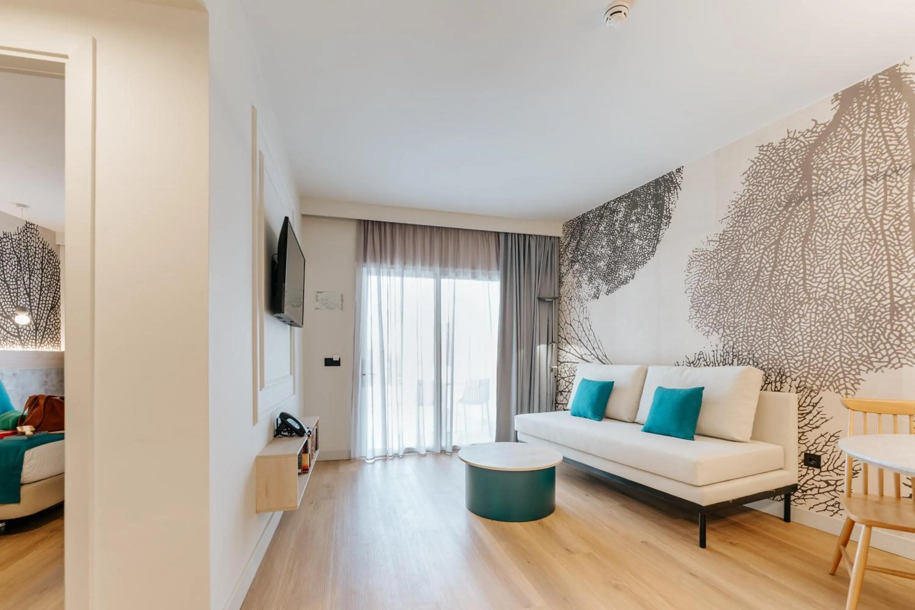 Photo of the whole room, Bed in R2 HIGOS BEACH