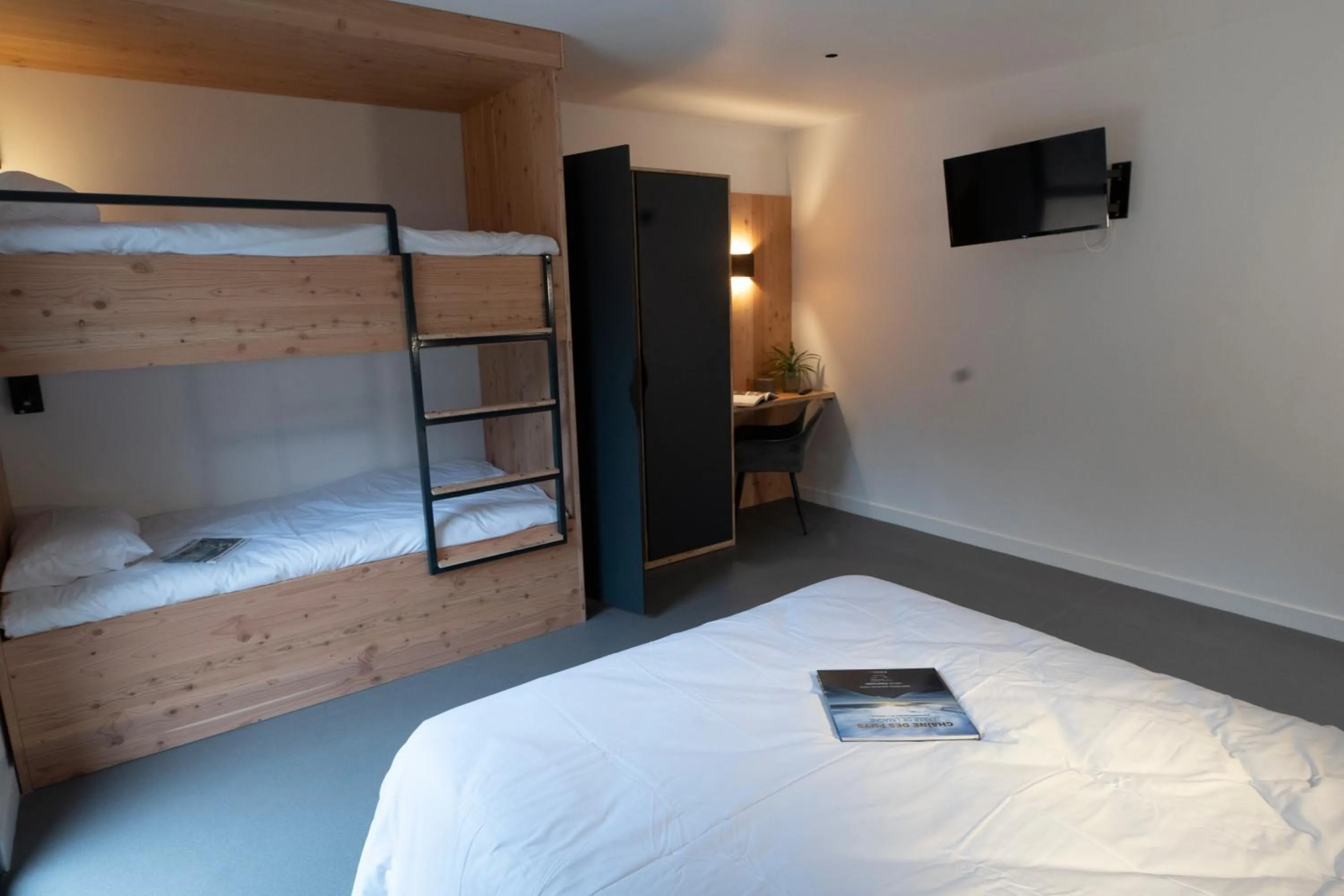 Photo of the whole room, Bed in L'Orée des Sources