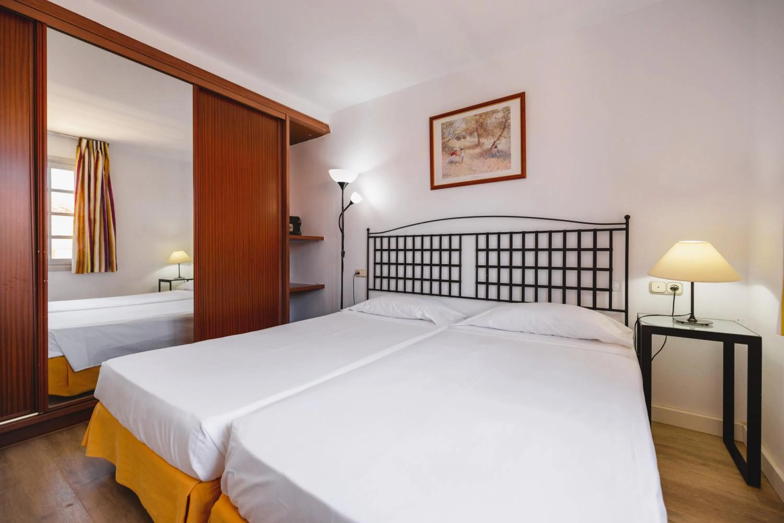 Bed in Fuentepark Apartments