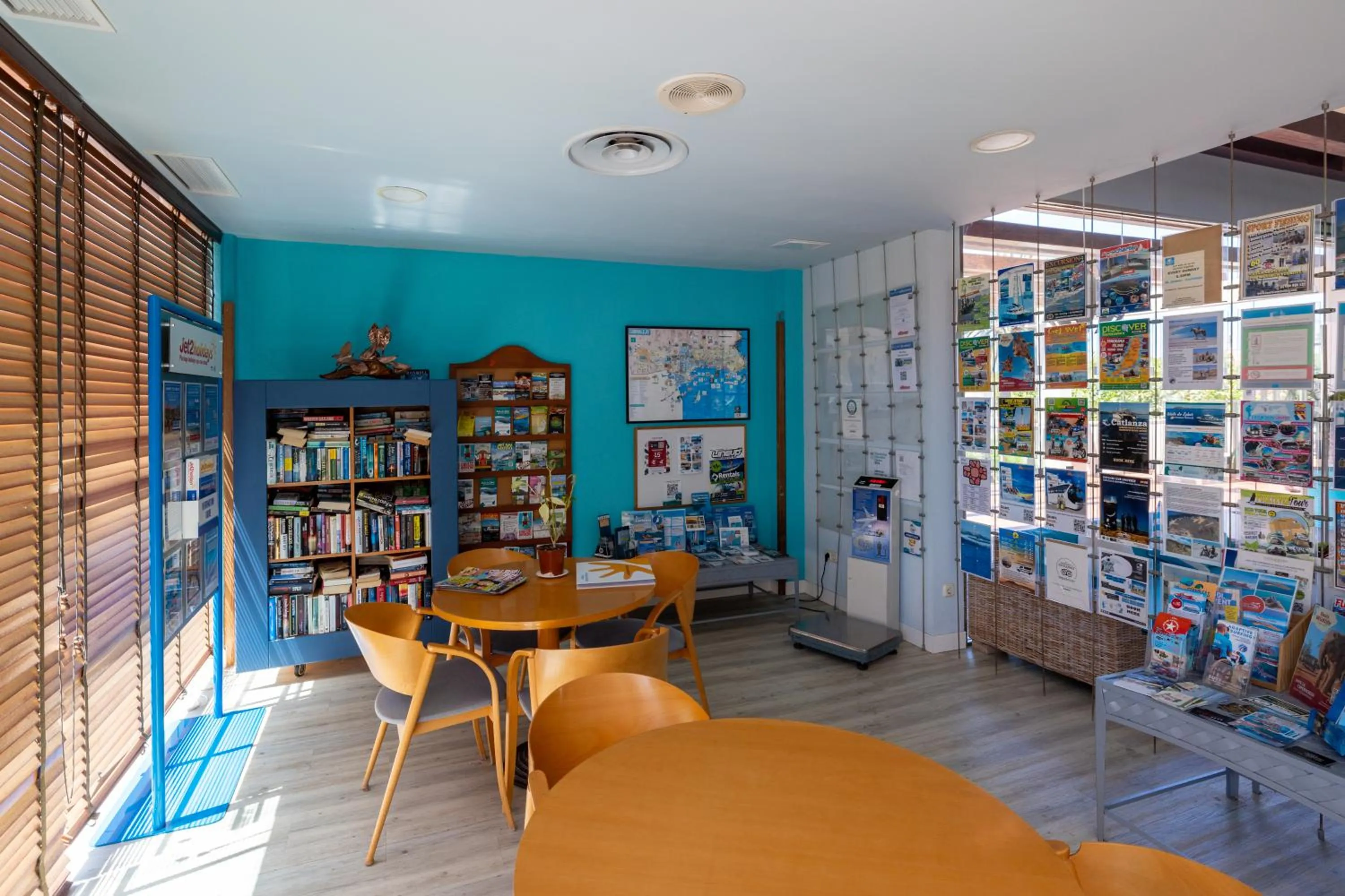 Library in Fuentepark Apartments