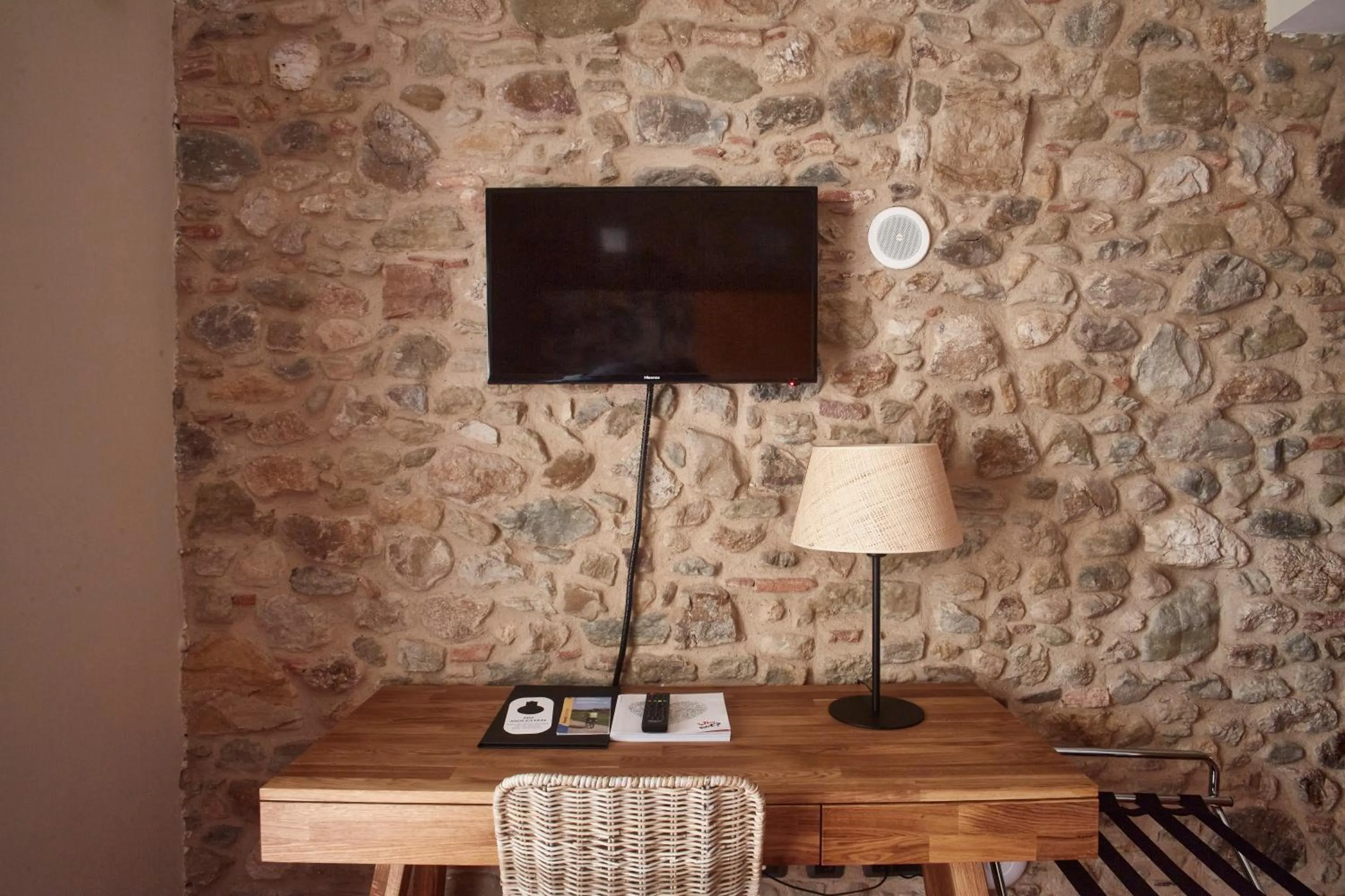 Decorative detail in Arcs De Monells - Adults Only