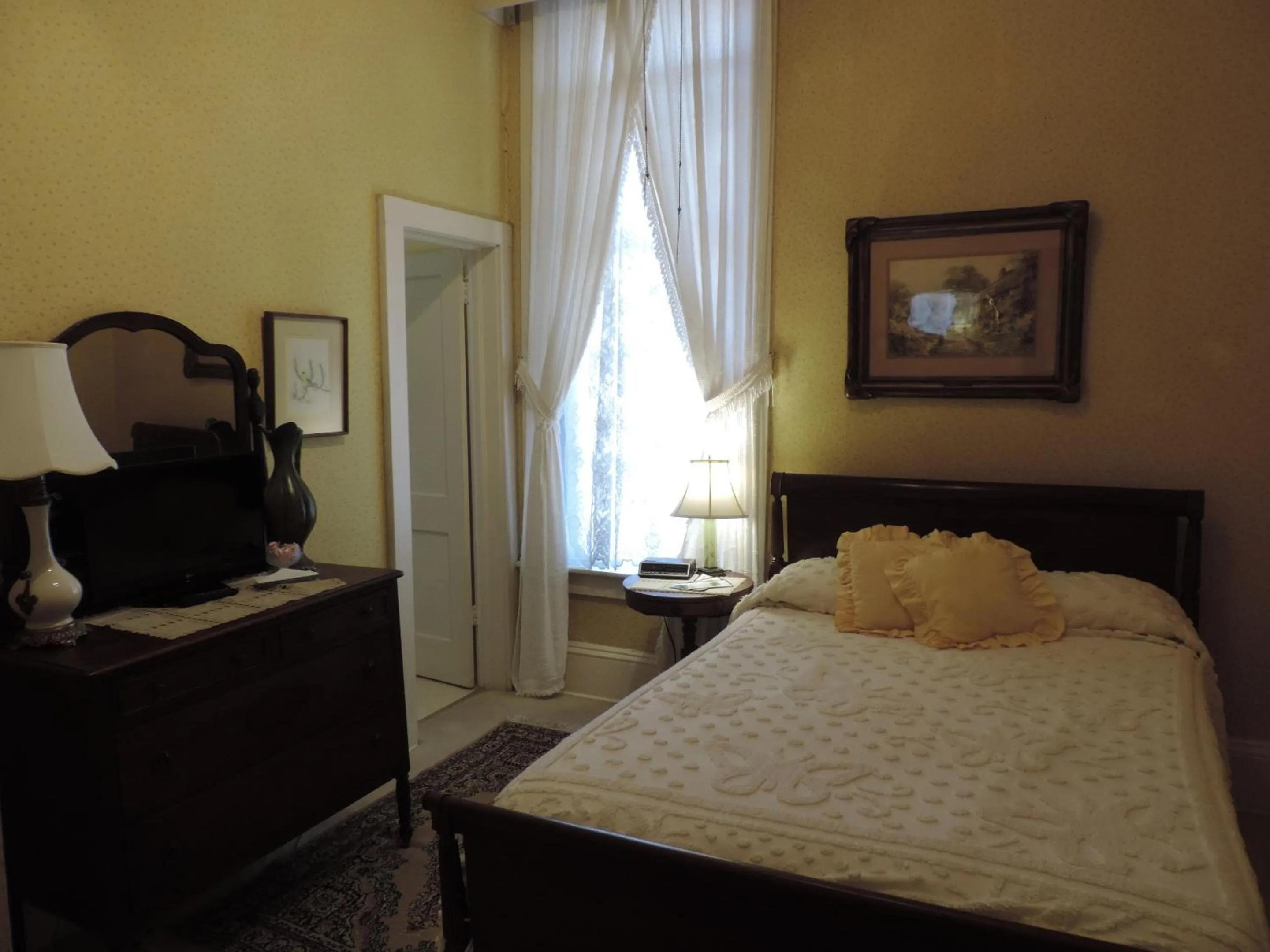 Bedroom, Bed in Franklin Terrace Bed and Breakfast