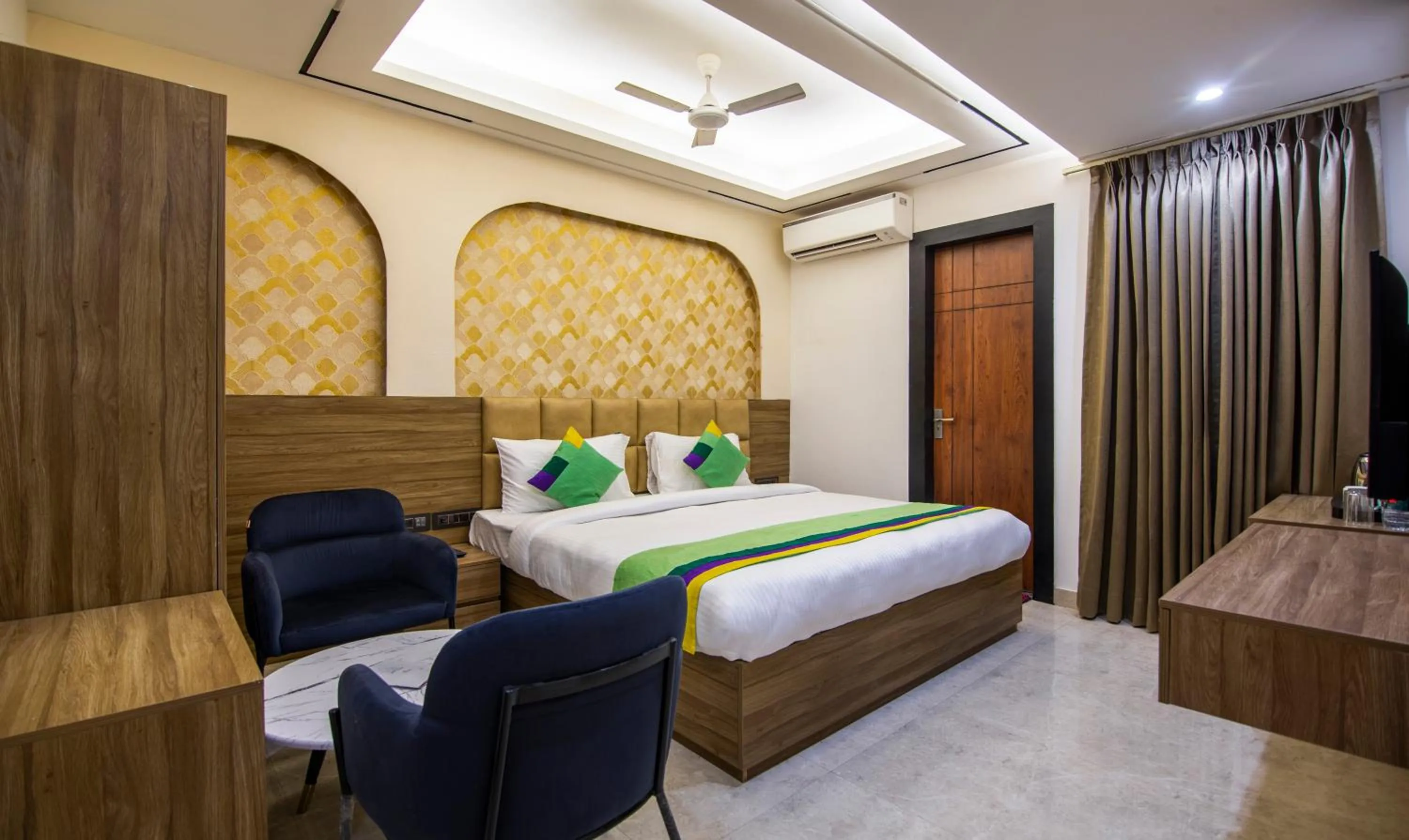 Bed in Treebo Trend The Armani