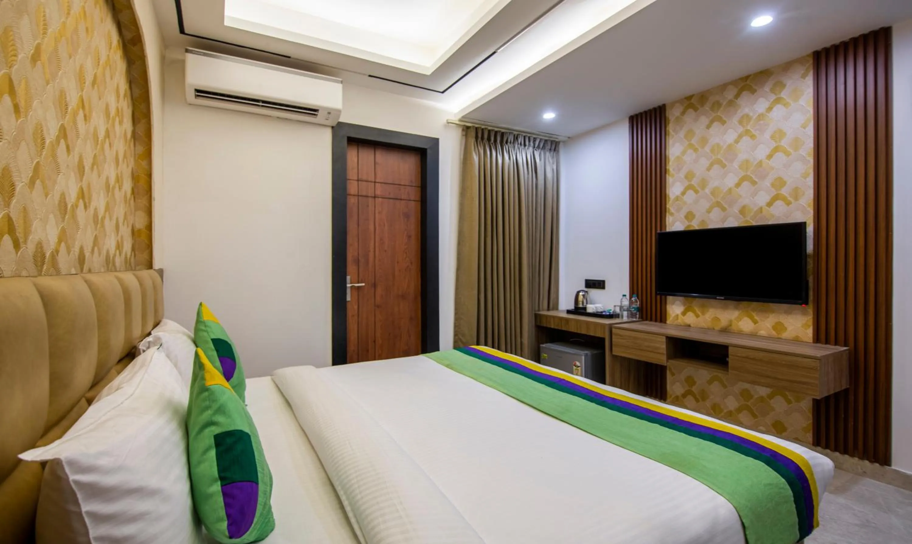 Bed in Treebo Trend The Armani