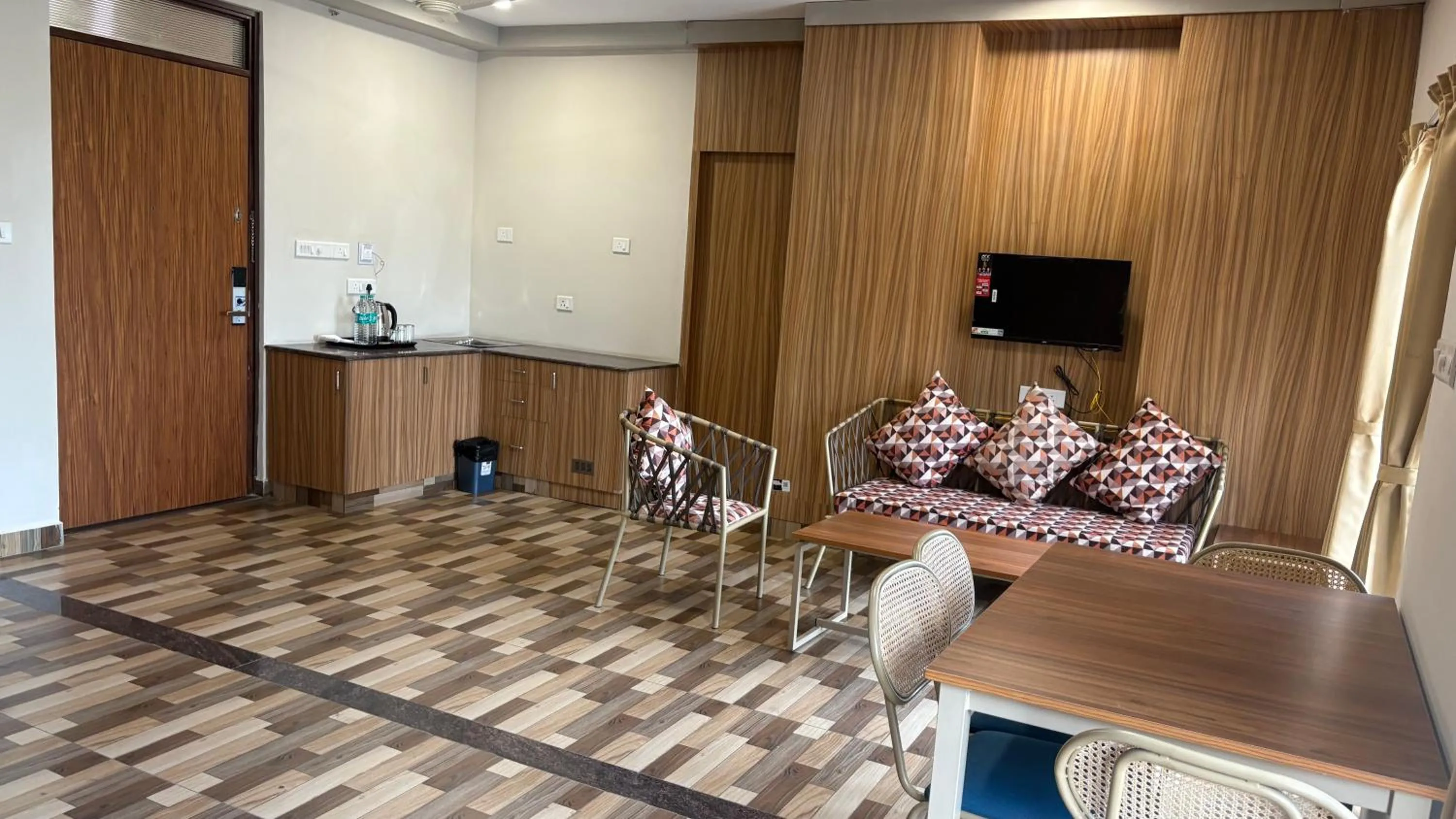 Communal lounge/ TV room in PGC Chennai Resort & Club By SSS