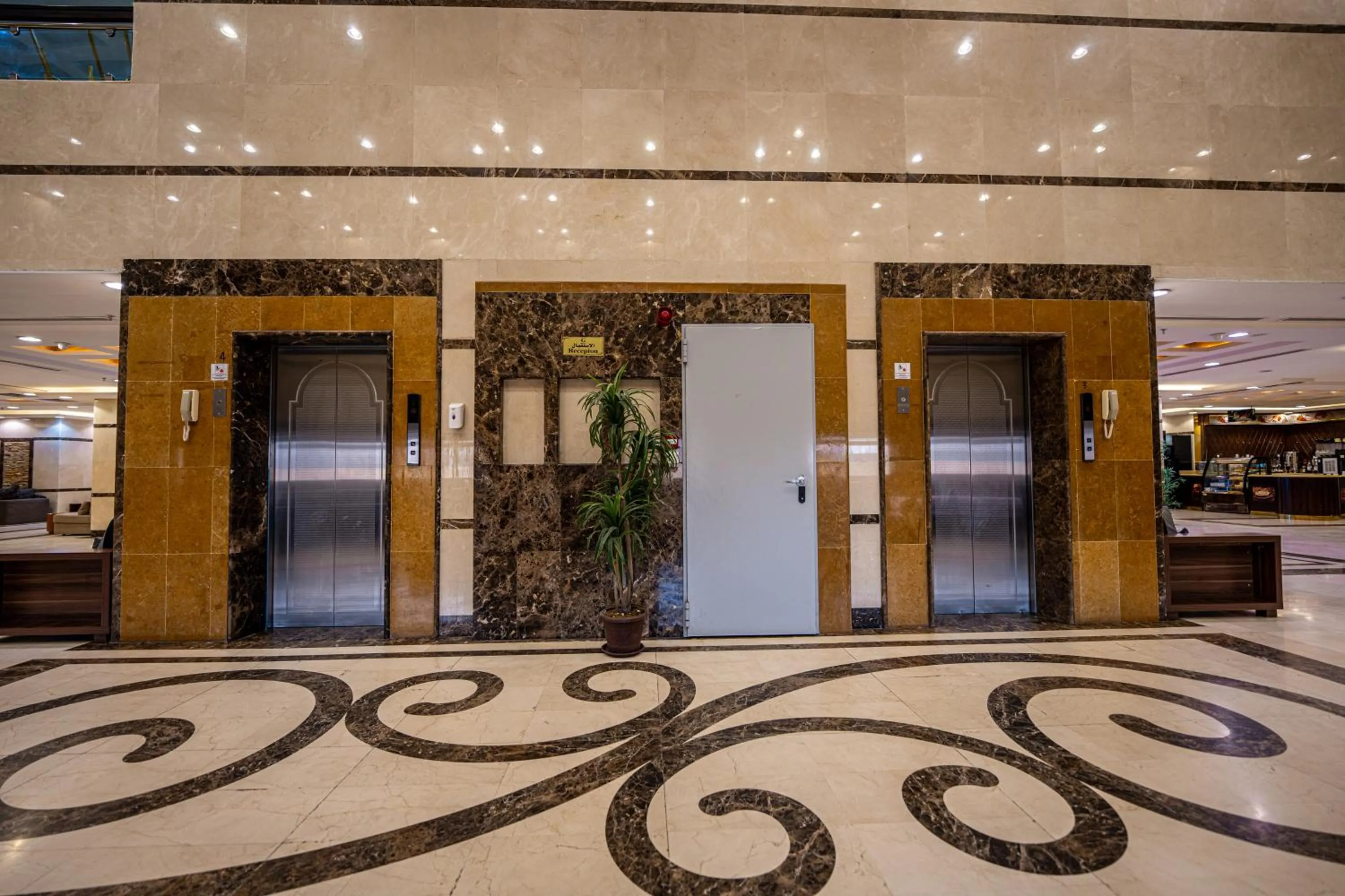Lobby or reception in Snood Al Azama Hotel