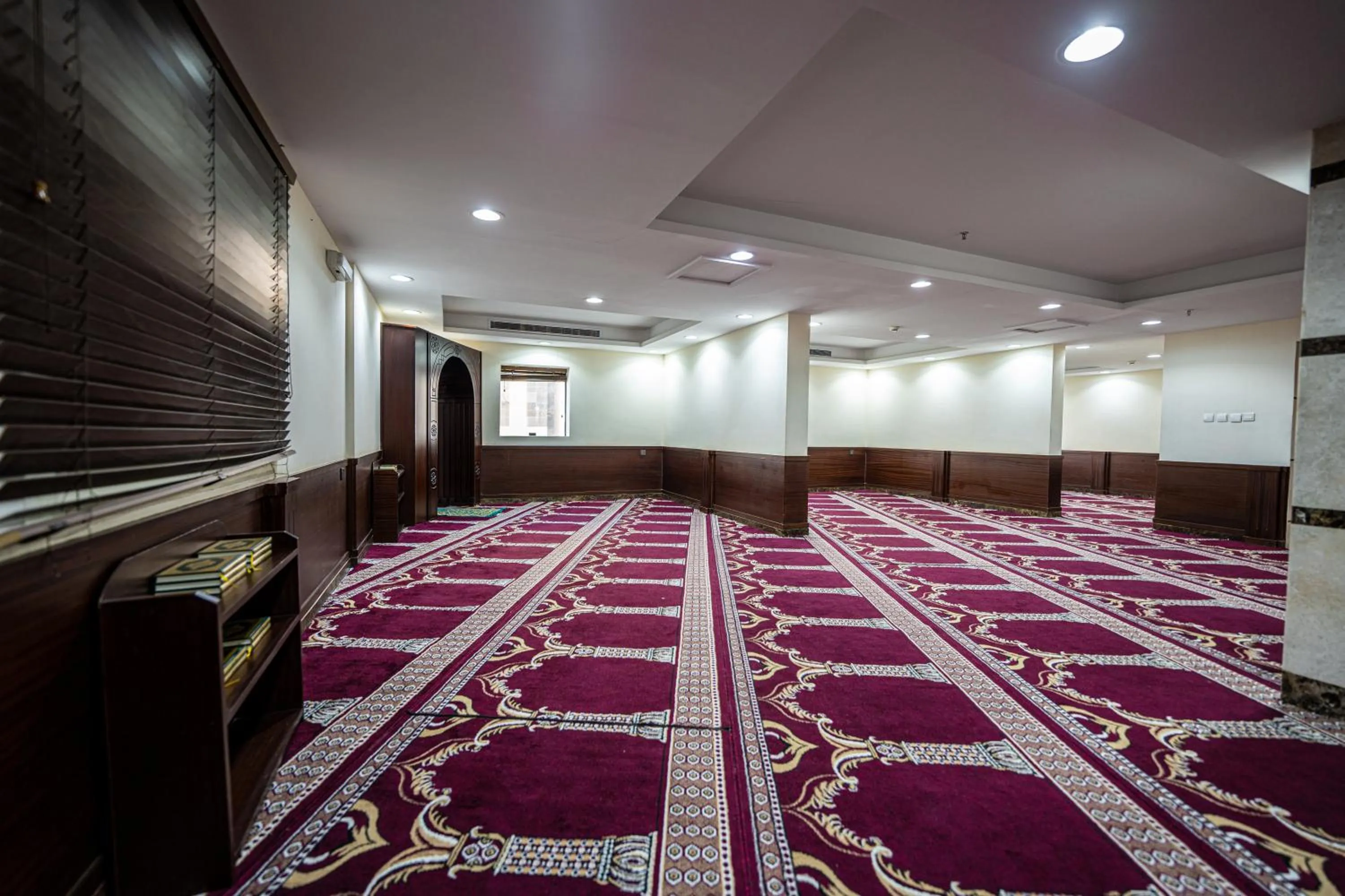 Facility for disabled guests, Bed in Snood Al Azama Hotel