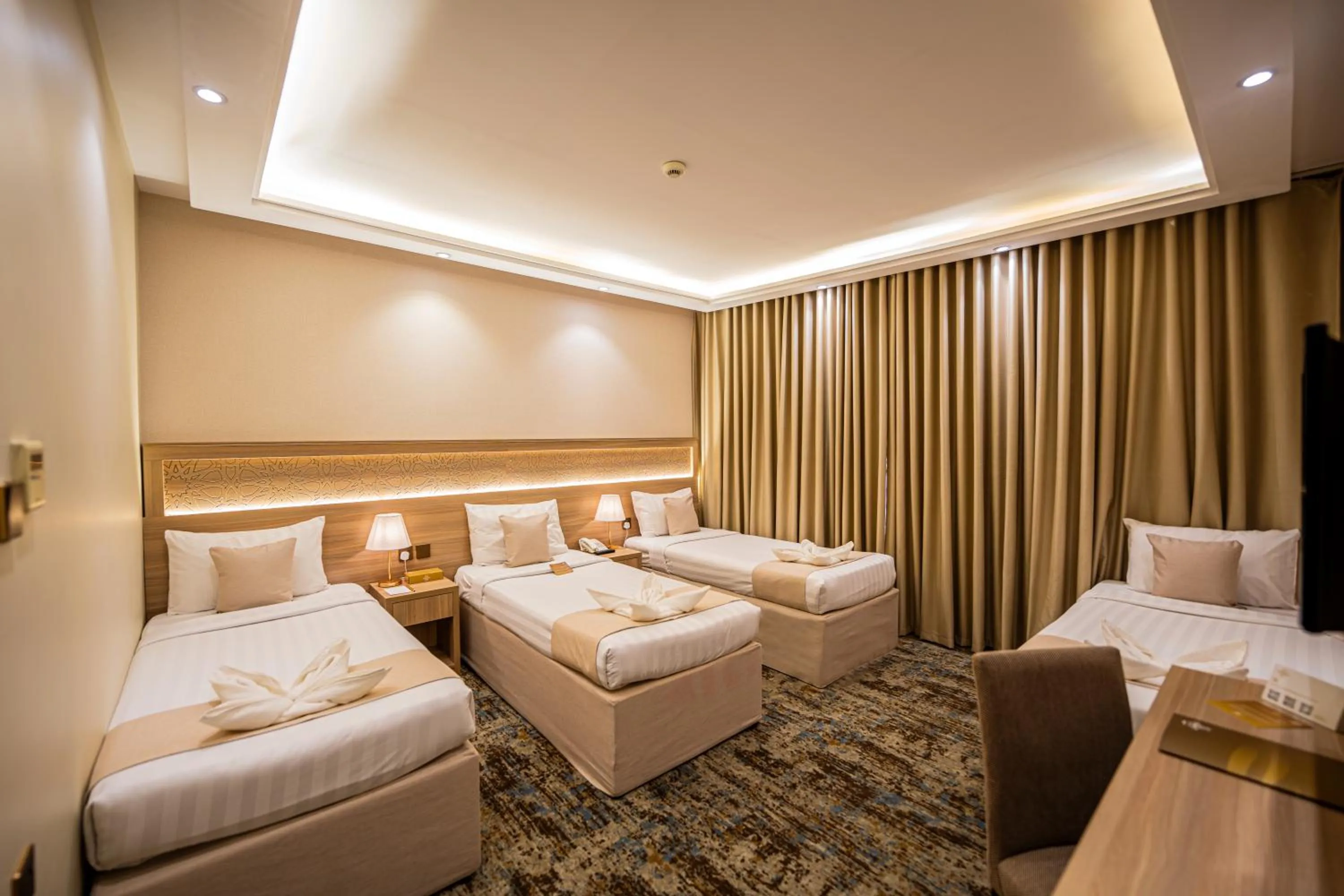 Bedroom, Bed in Snood Al Azama Hotel