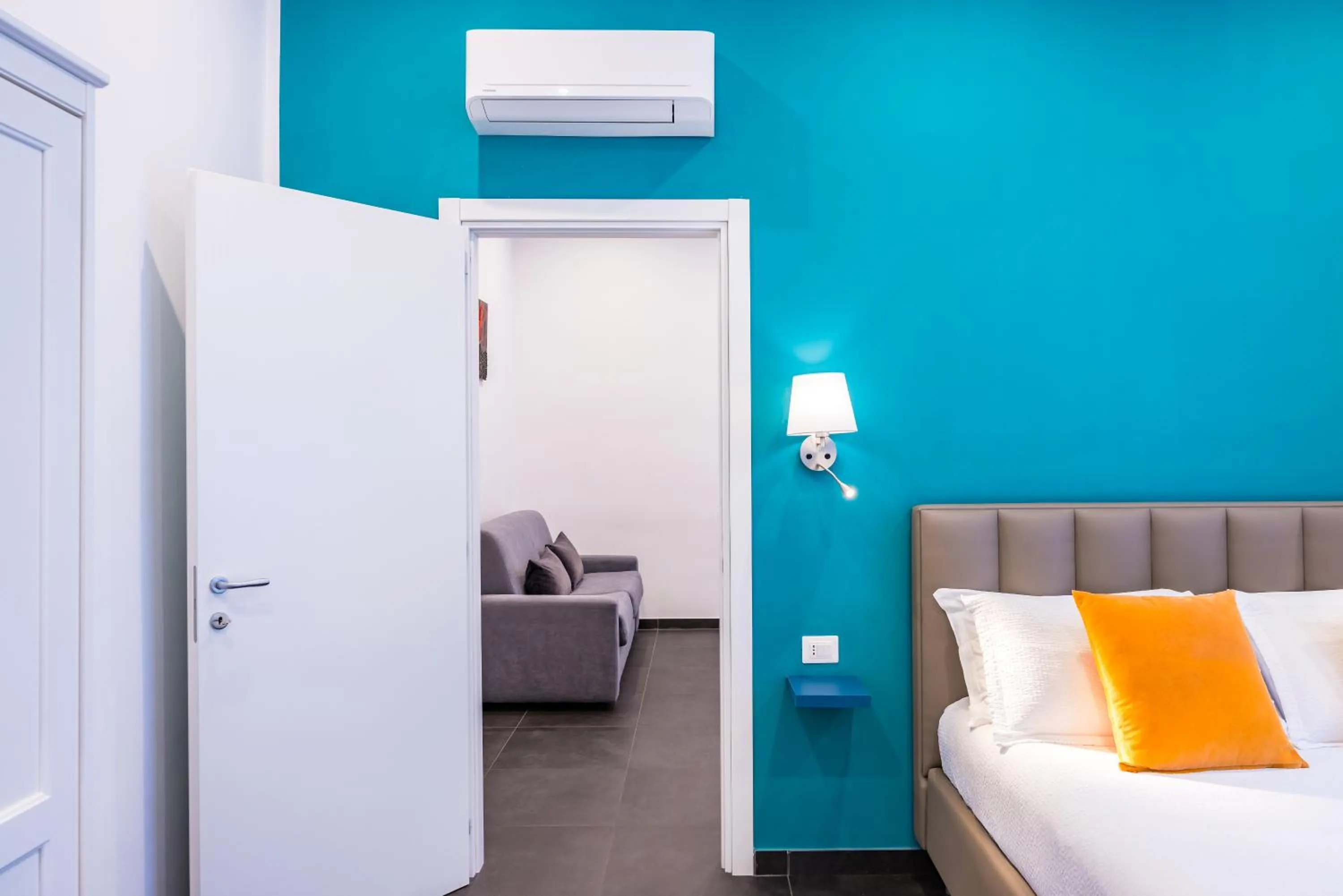 Photo of the whole room, Bed in Le Porte di Partenope