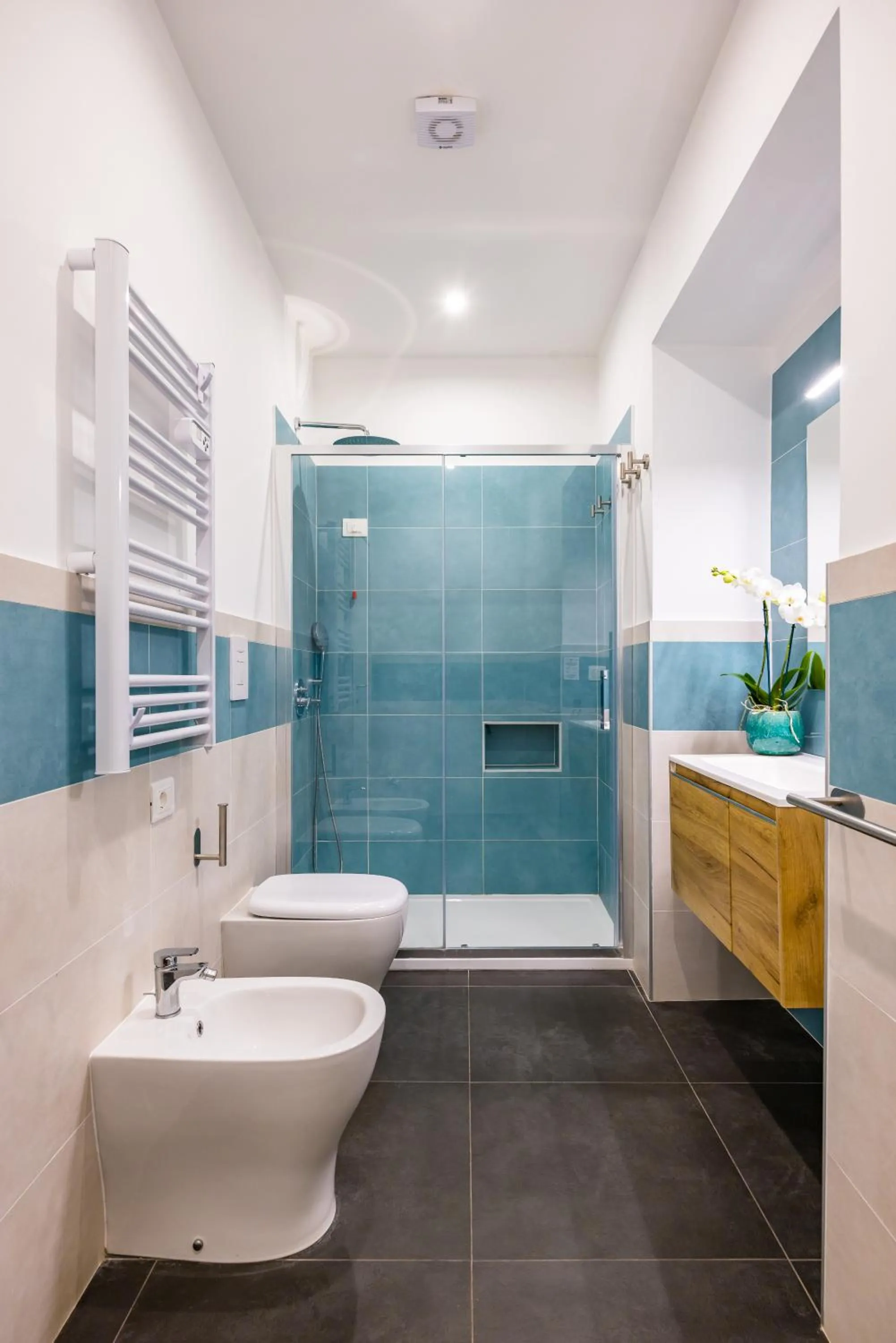 Shower in Le Porte di Partenope