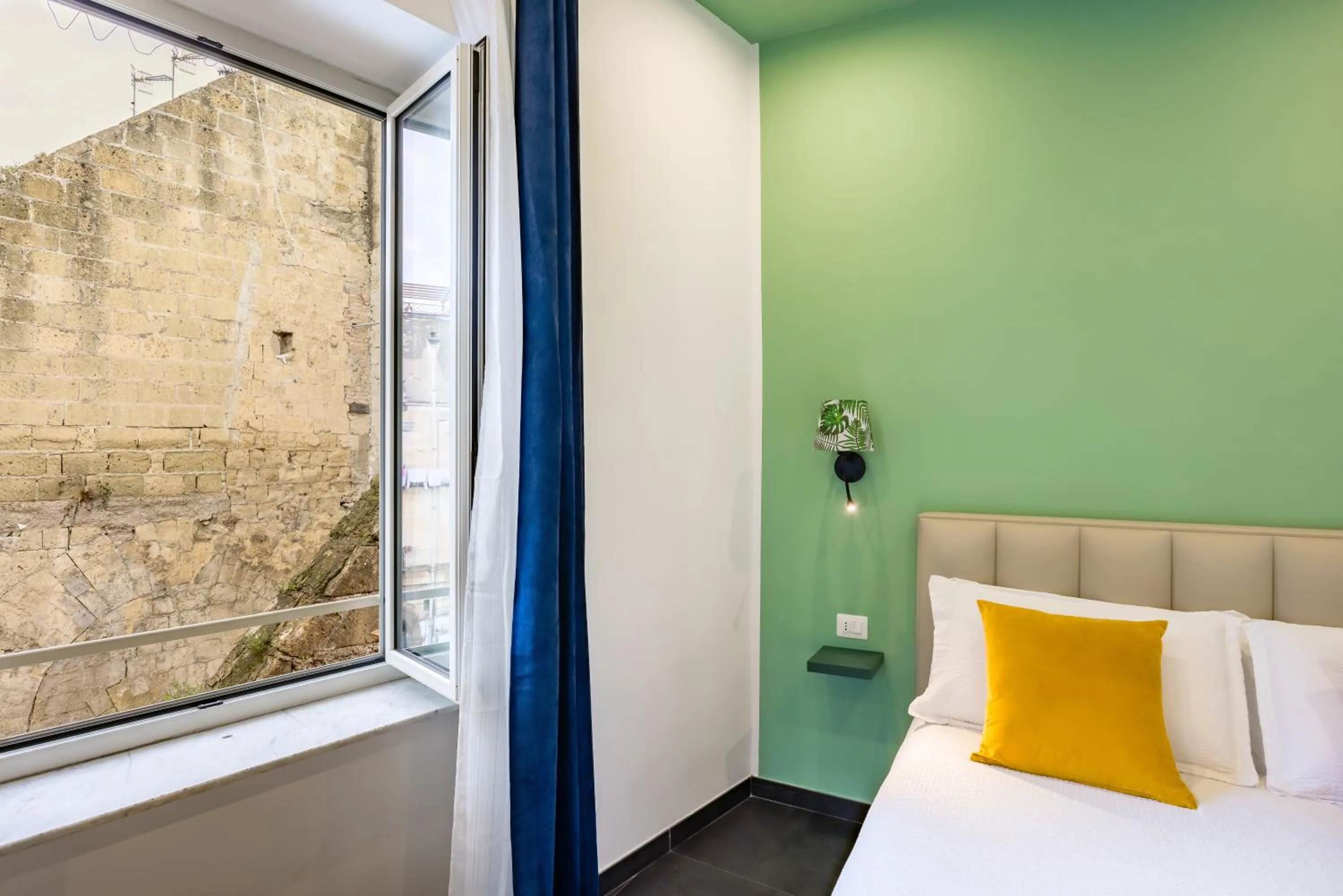 Photo of the whole room, Bed in Le Porte di Partenope