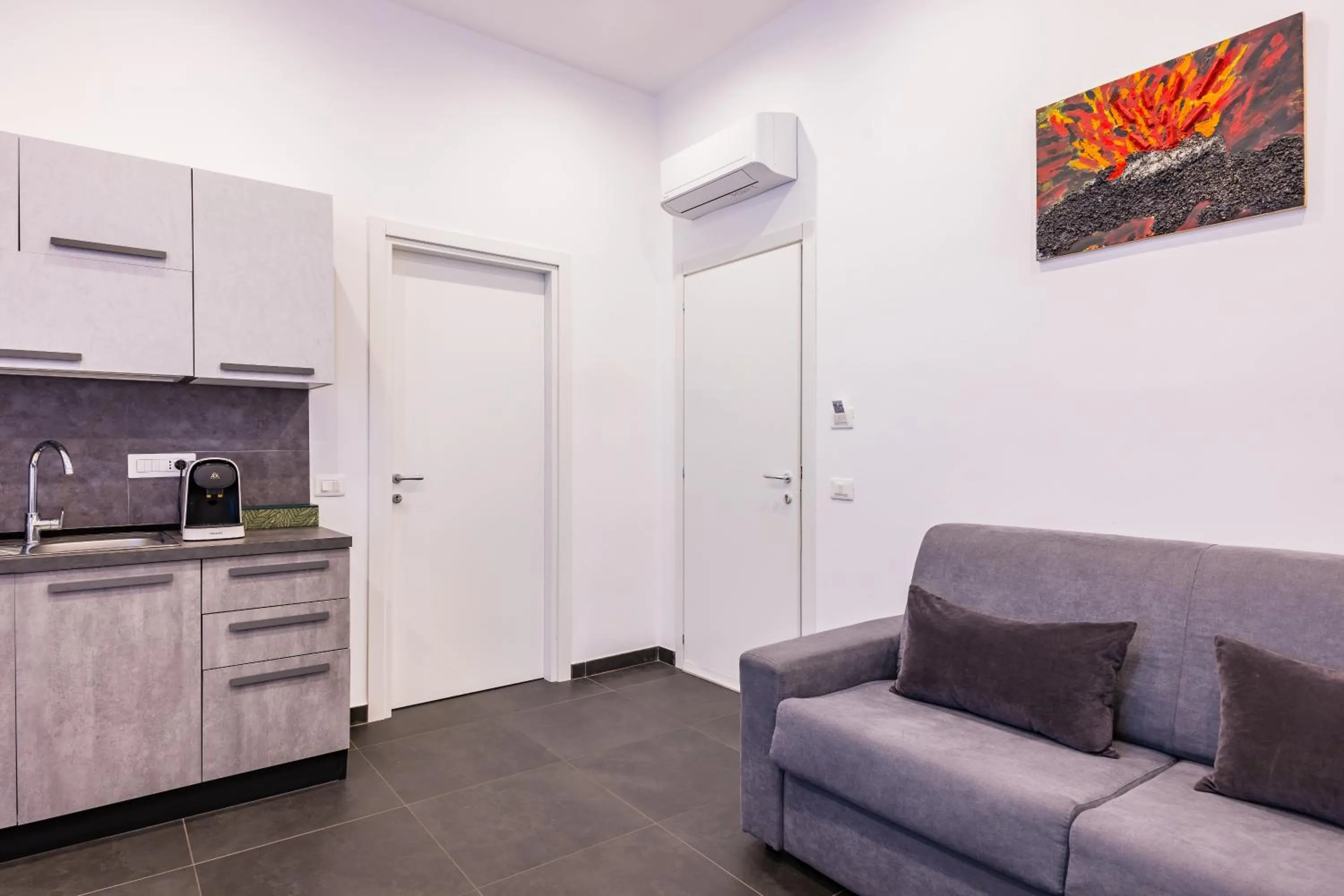 Kitchen or kitchenette in Le Porte di Partenope