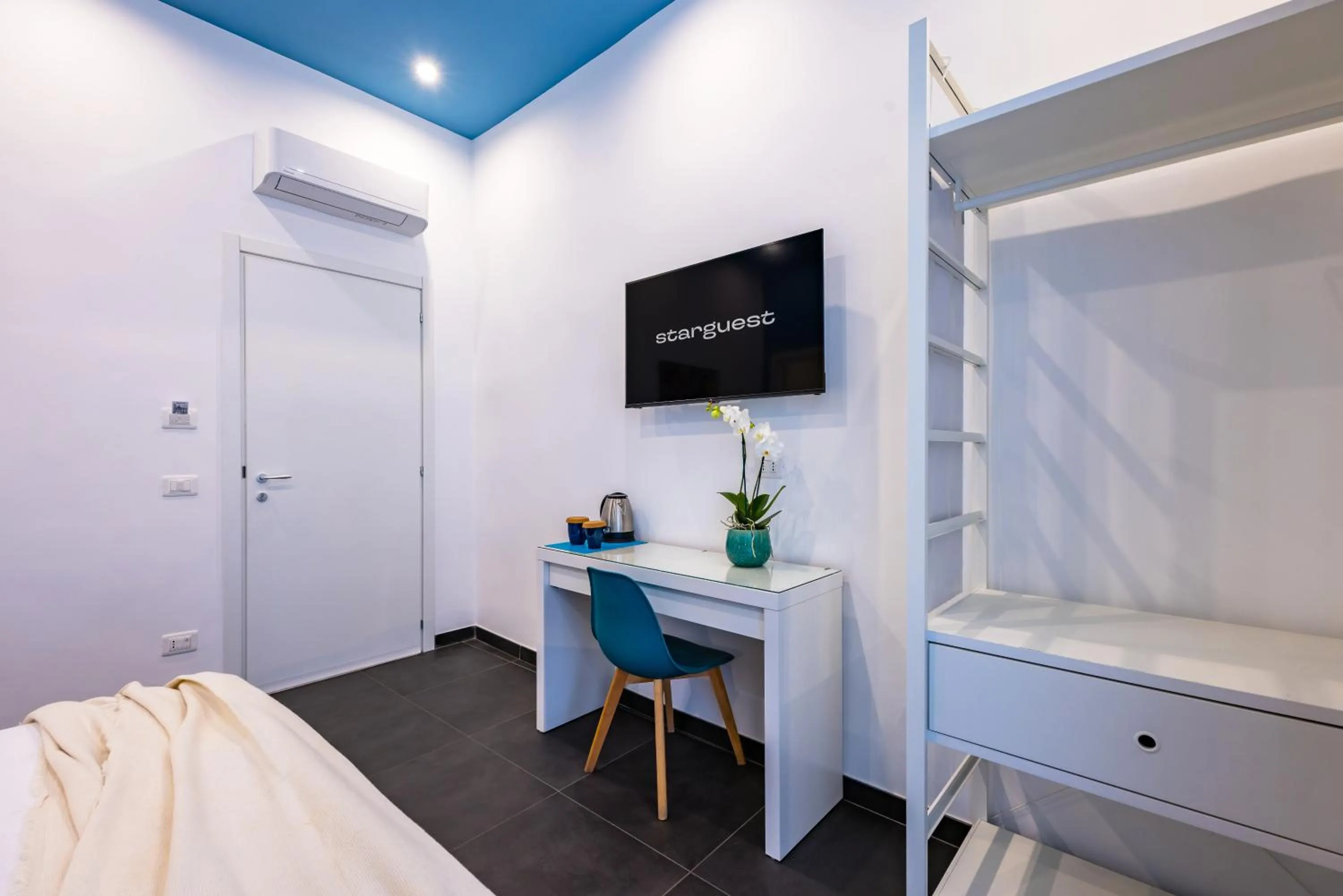 TV and multimedia, Bed in Le Porte di Partenope