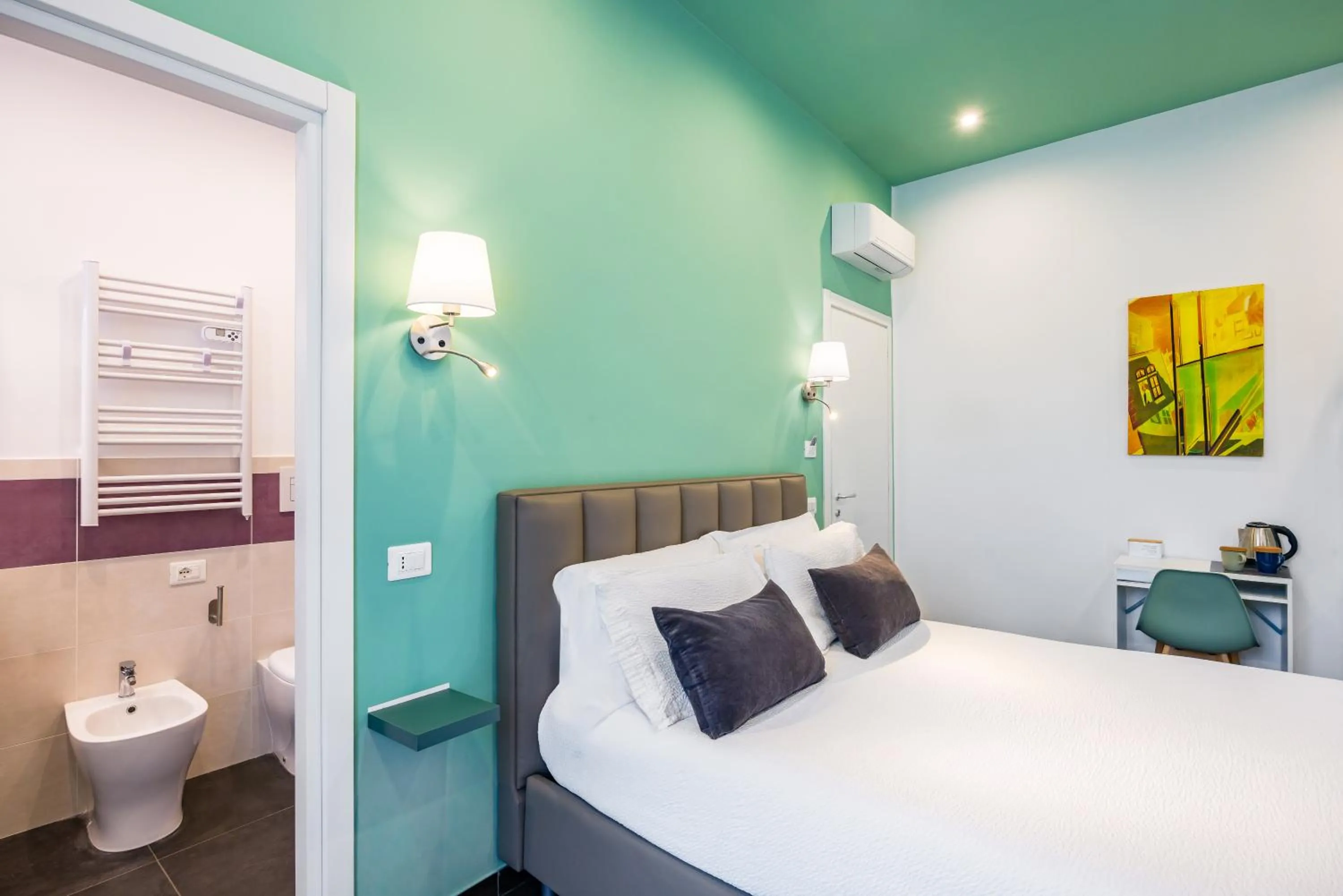 Photo of the whole room, Bed in Le Porte di Partenope