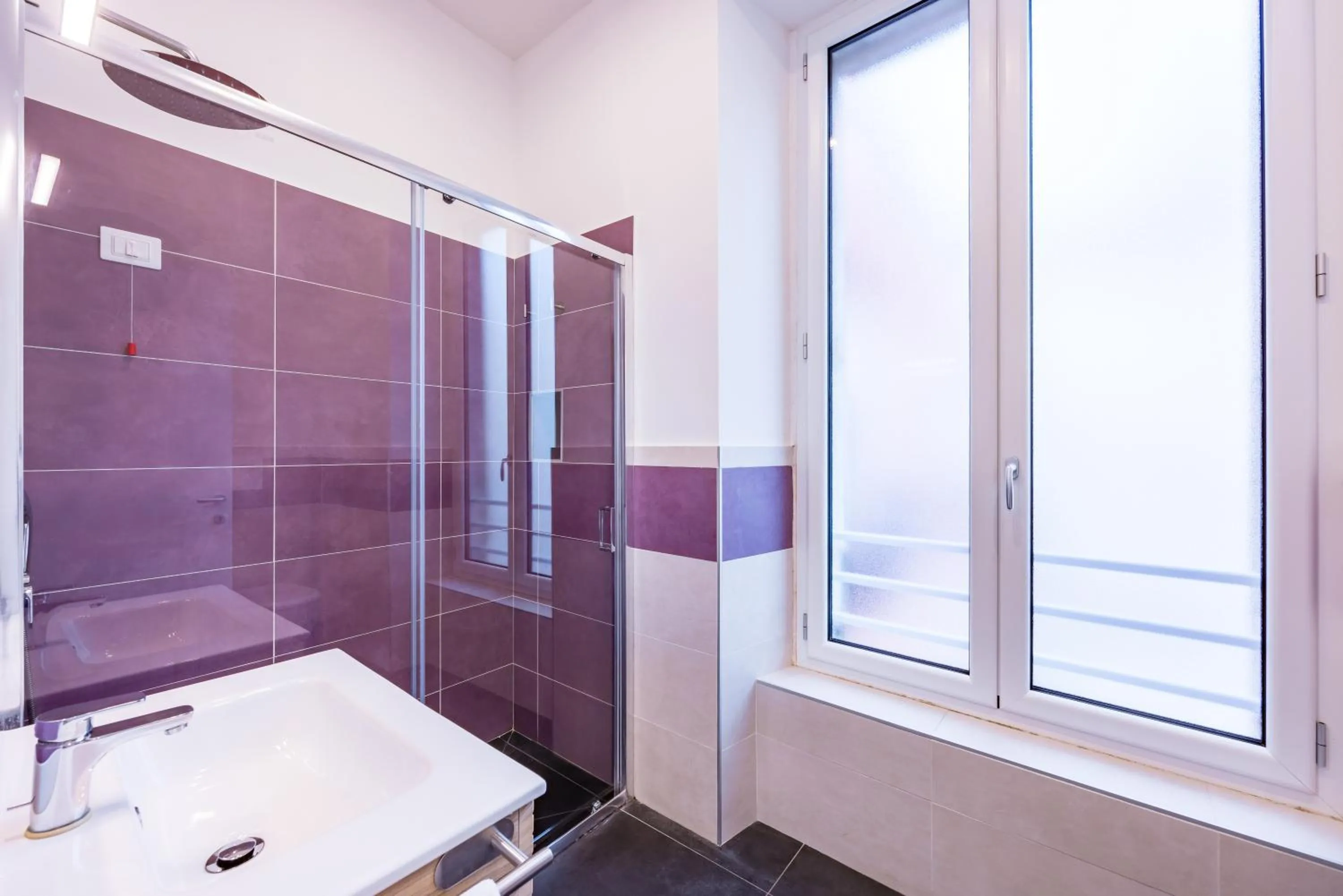 Shower in Le Porte di Partenope