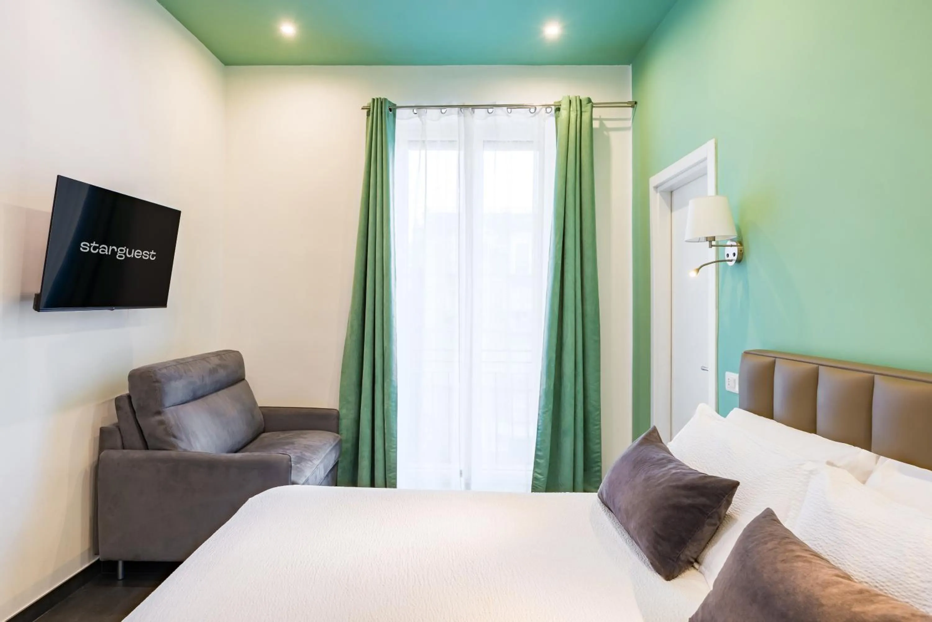 TV and multimedia, Bed in Le Porte di Partenope