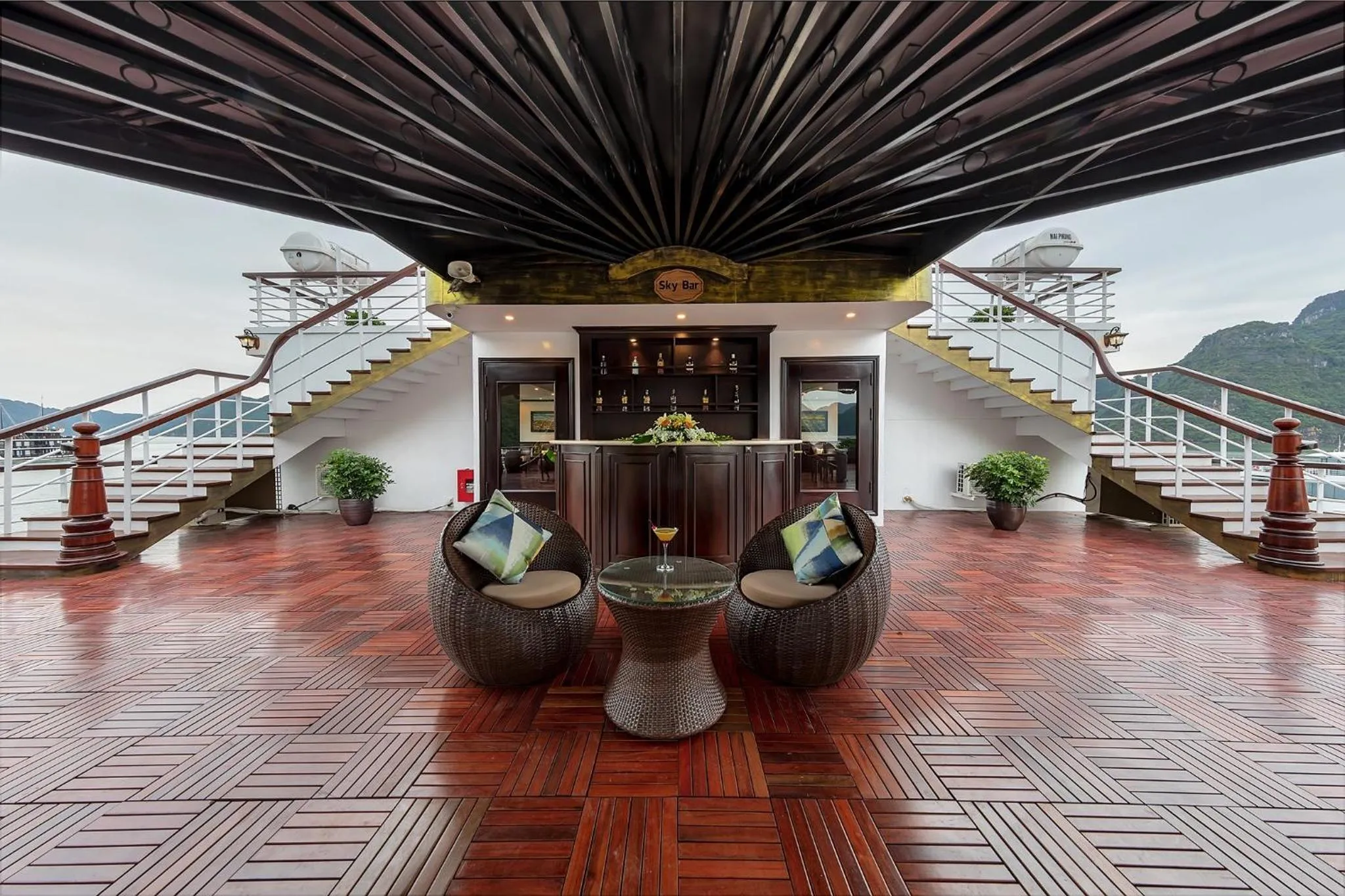 Balcony/Terrace in Erina Cruise by HAG