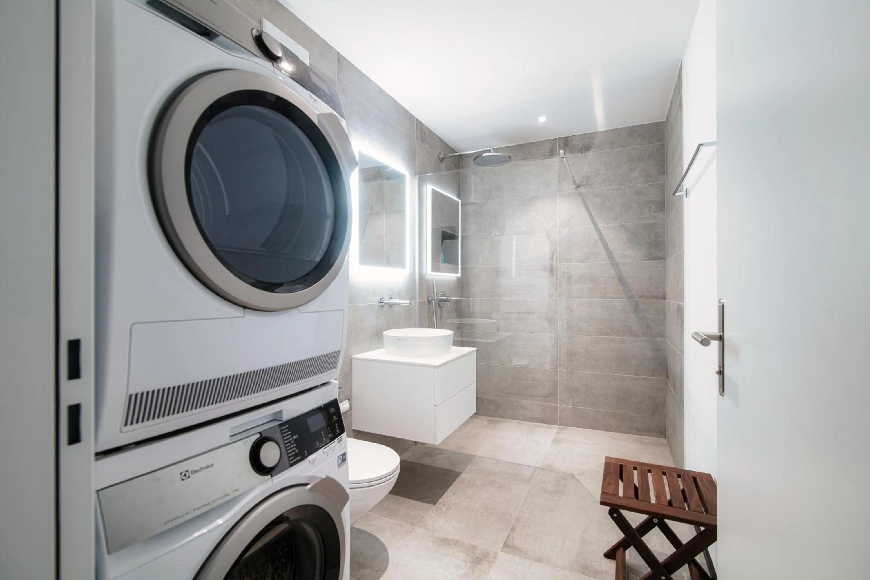 Shower in Casa Leini by Quokka 360 - two-bedroom apartment 3 minutes from Lido di Locarno