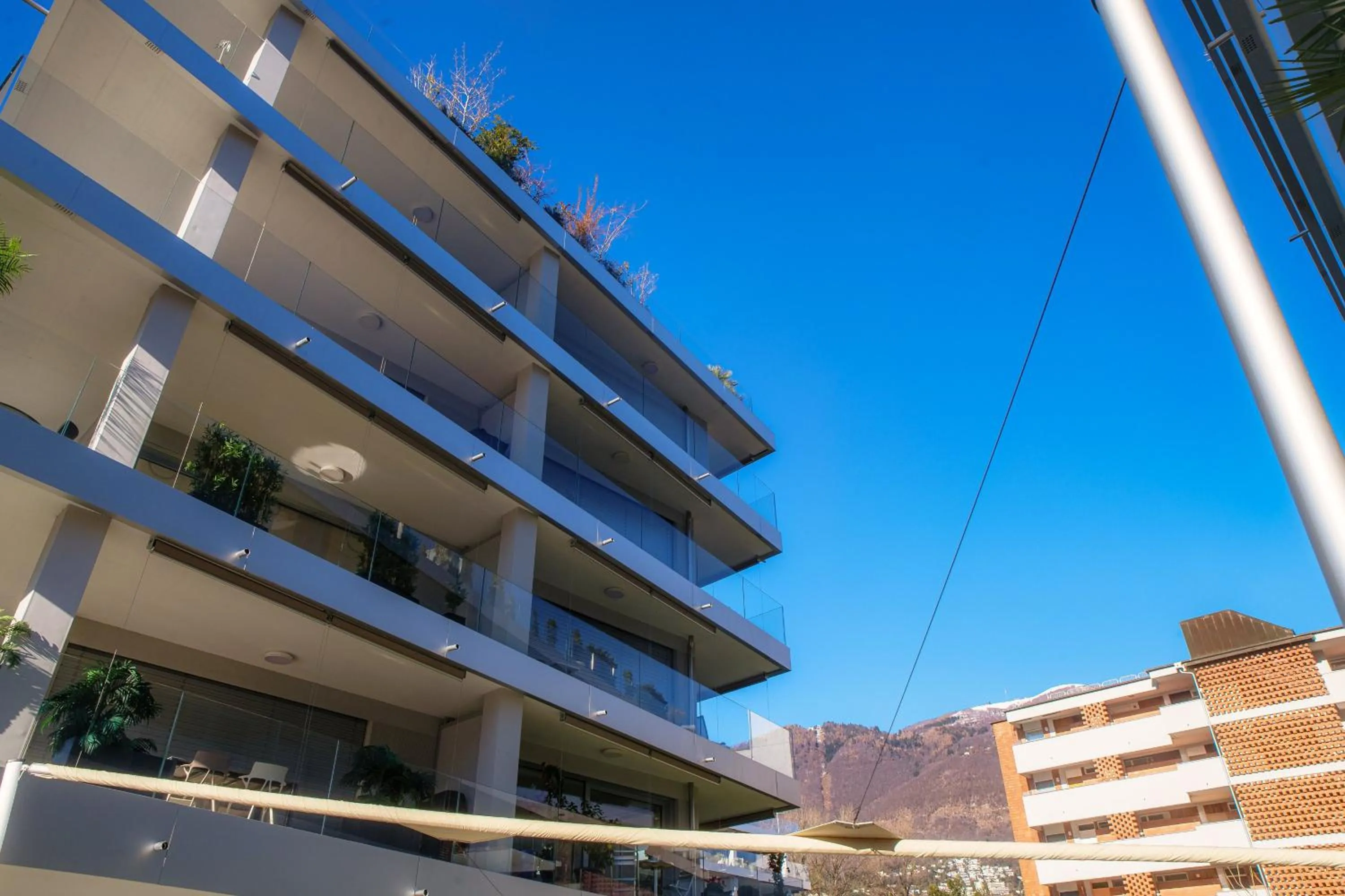 Property building in Casa Leini by Quokka 360 - two-bedroom apartment 3 minutes from Lido di Locarno