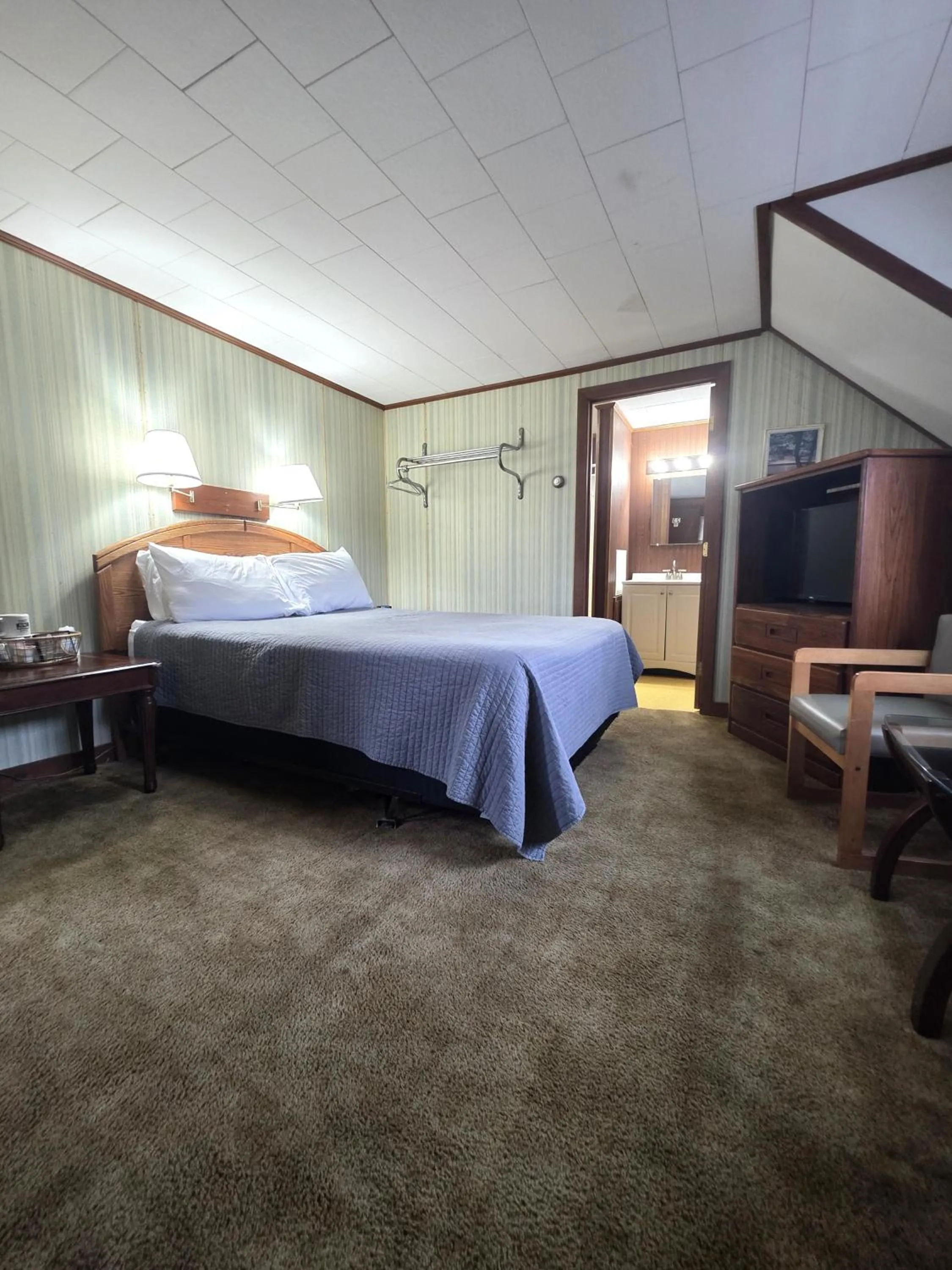 Bed in Bingham Motor Inn