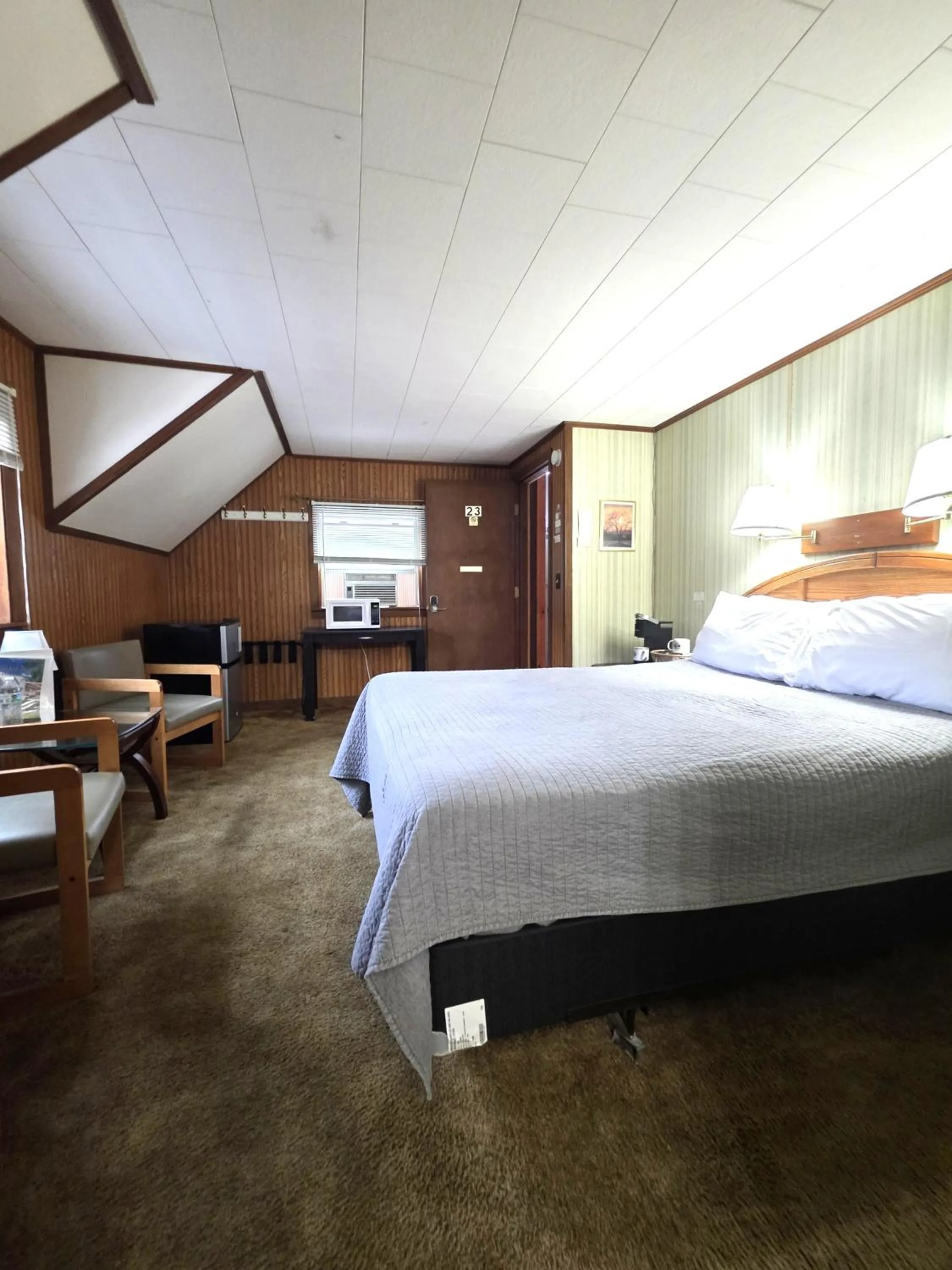 Bed in Bingham Motor Inn