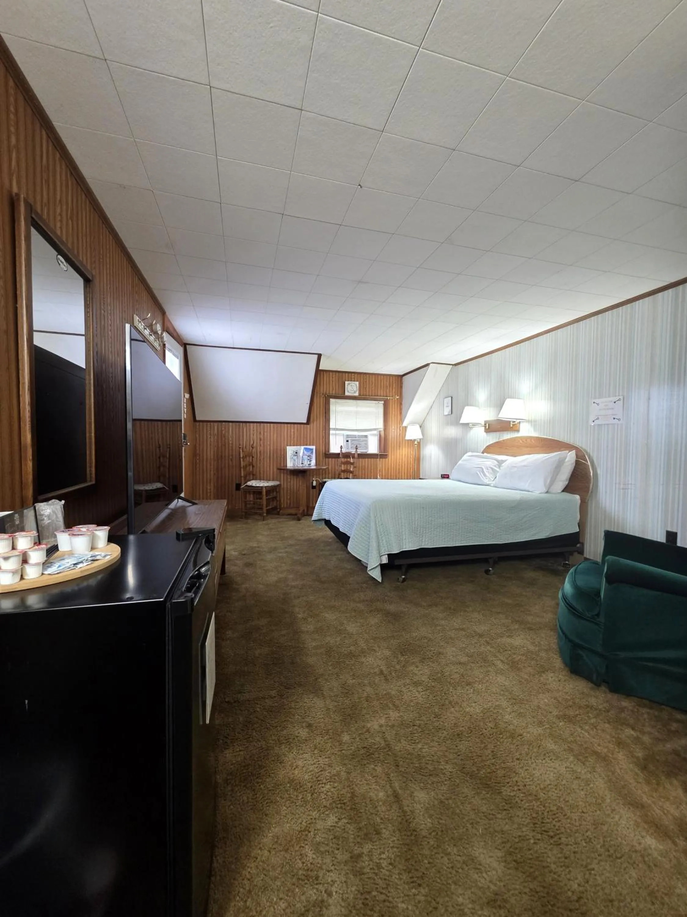 Bed in Bingham Motor Inn